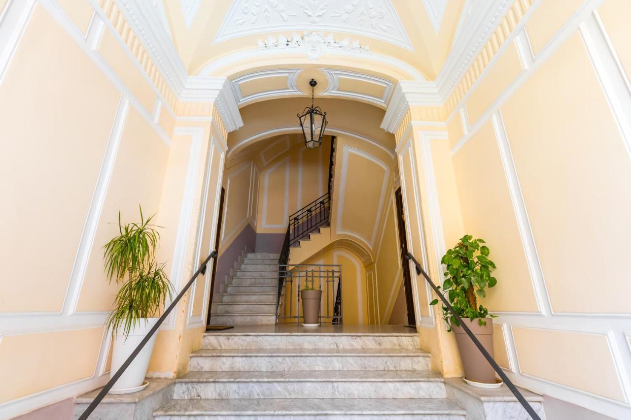 Apartment Grand Classic At San Martino By Napoliapartments