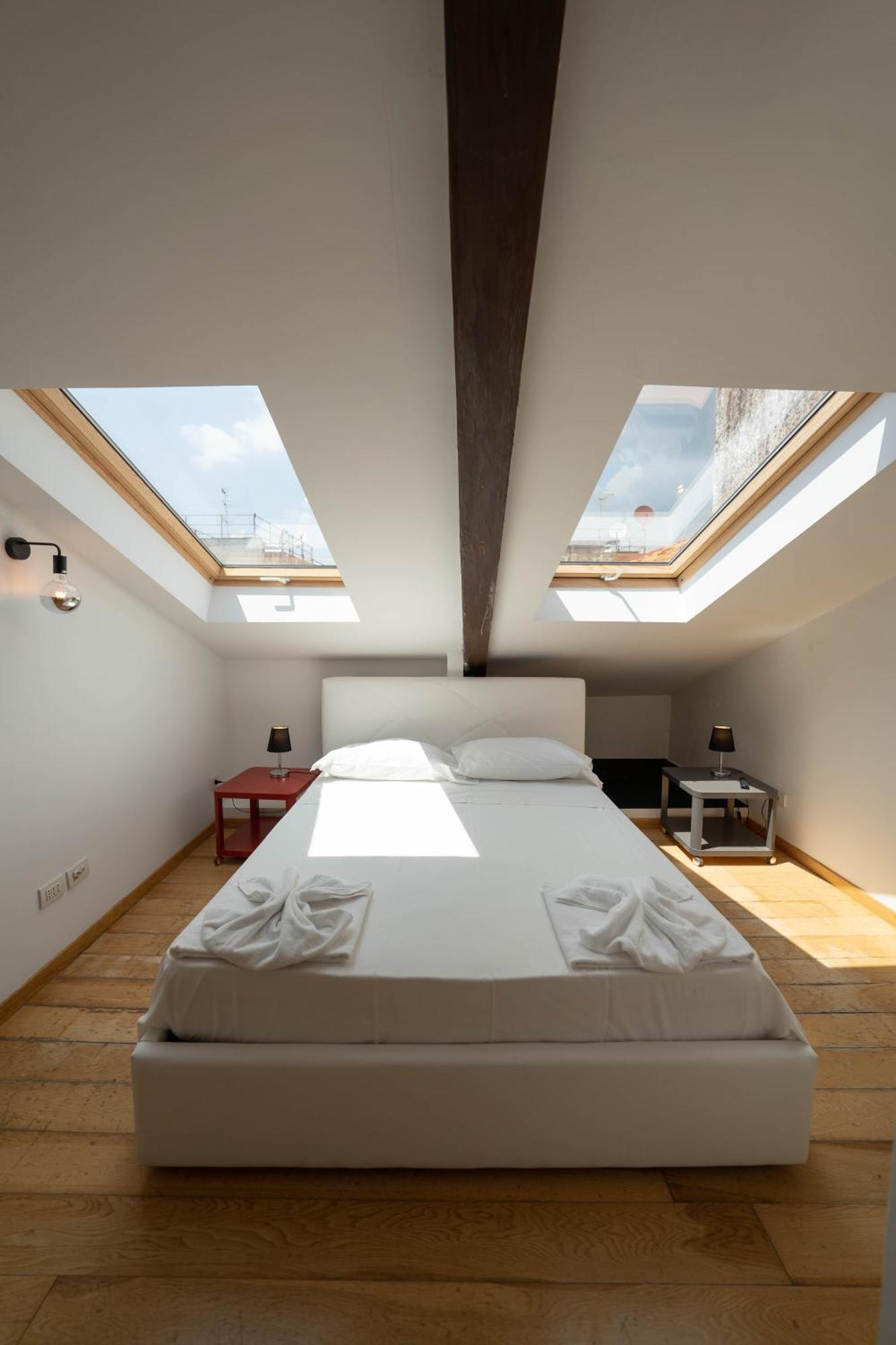 Apartment Napolidays Mansarda Garibaldi By Dimorra