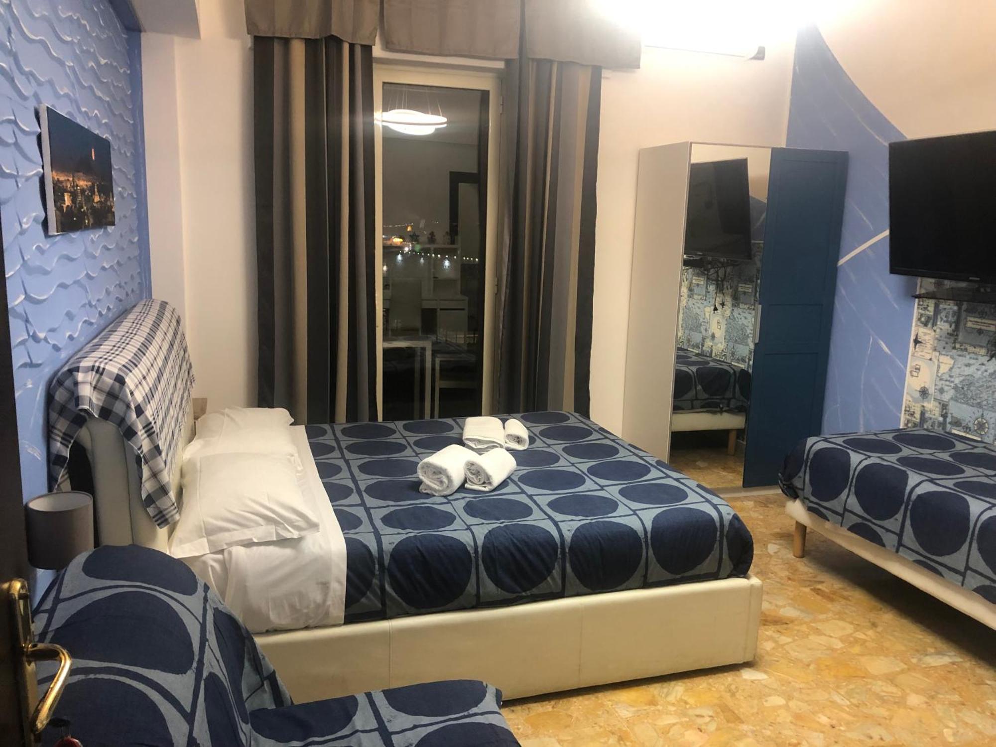 Marina Sky 8 Naples