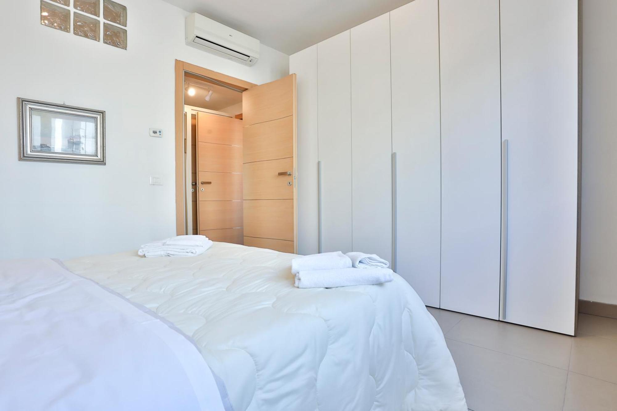 Sebeto With Parking & Netfilx Apartment