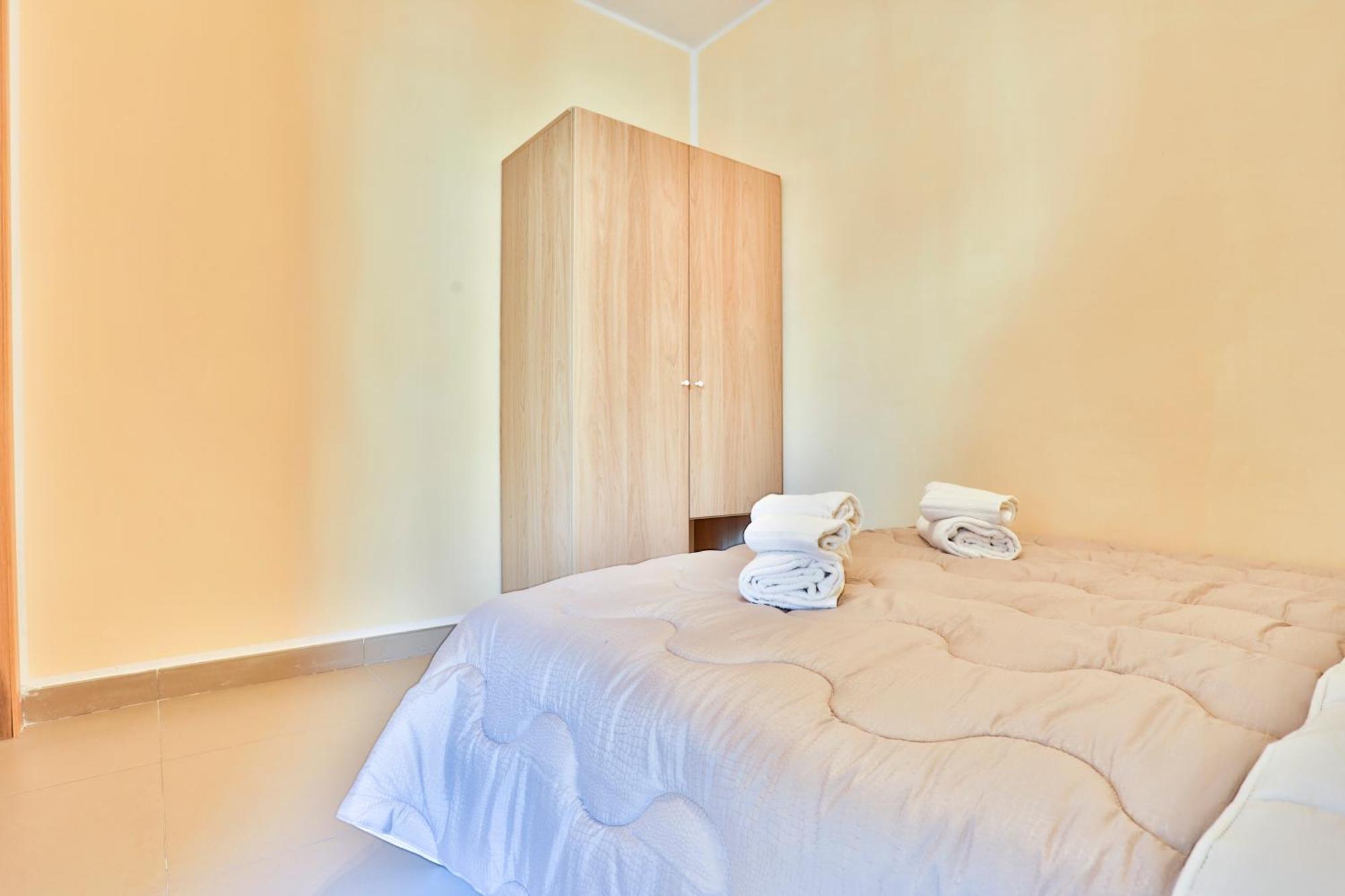 Sebeto With Parking & Netfilx Apartment Naples