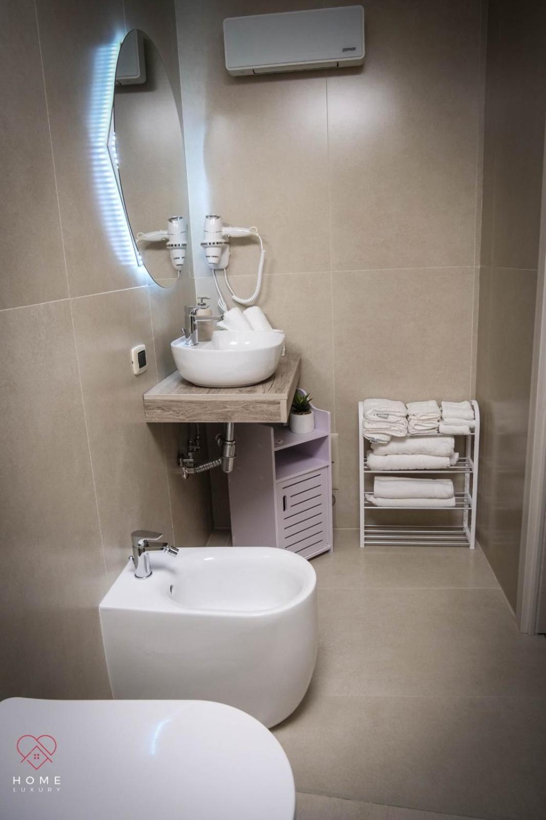 Luxury Apartment *