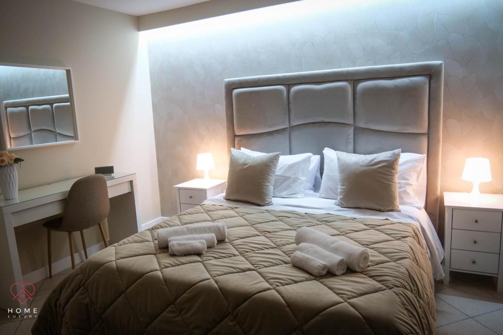 Luxury Apartment *