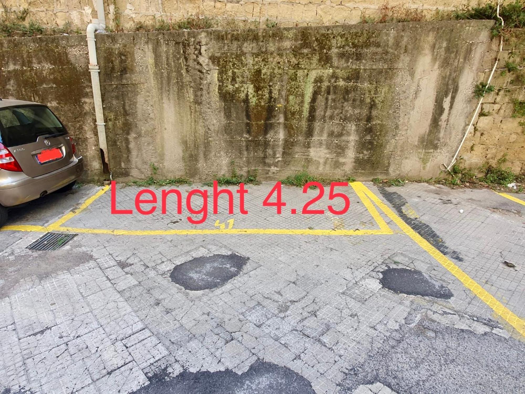 Hostly - Vittoria House - Near The Center With Private Parking Naples