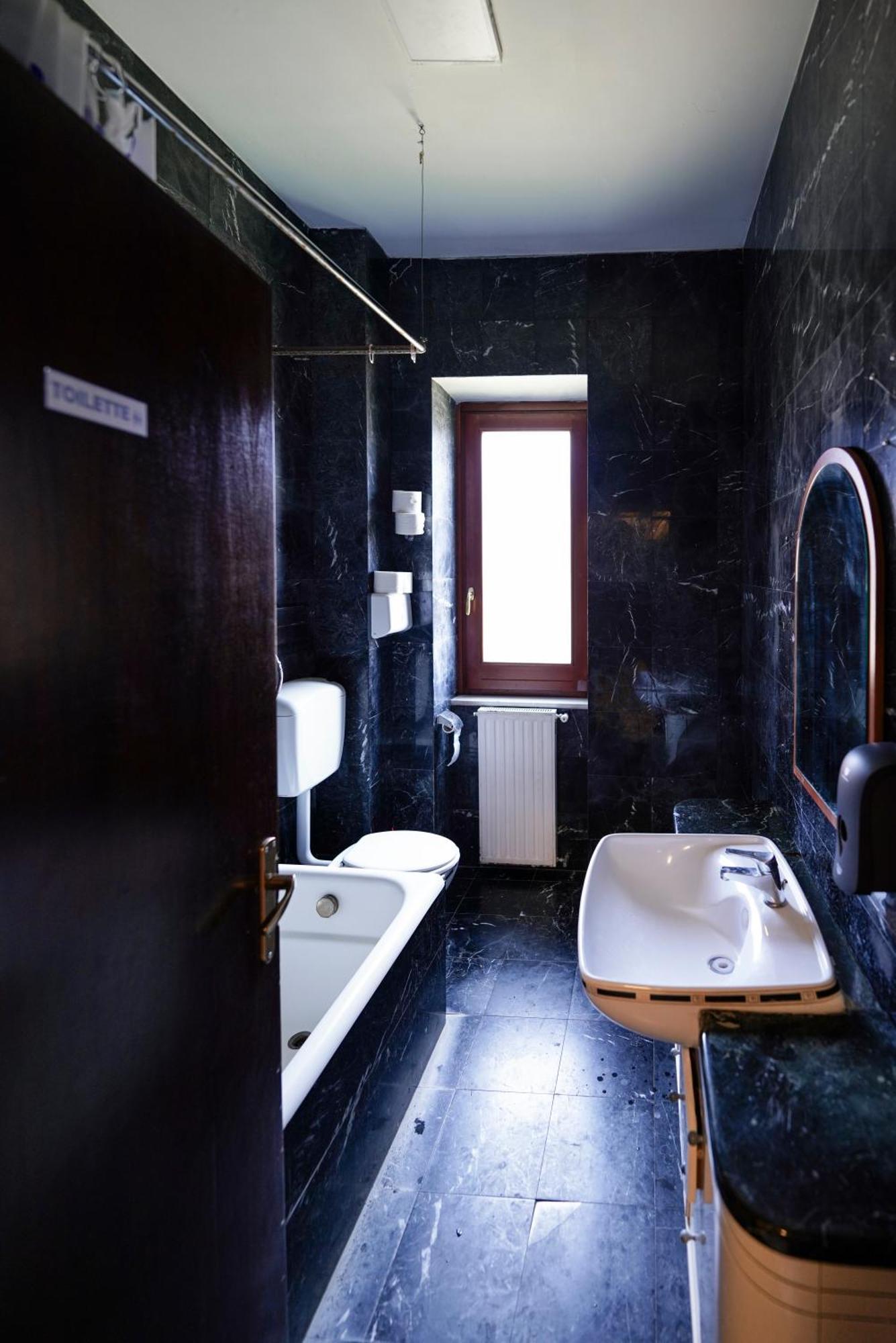Mochileros - Age Limit 18-28 Hostel *