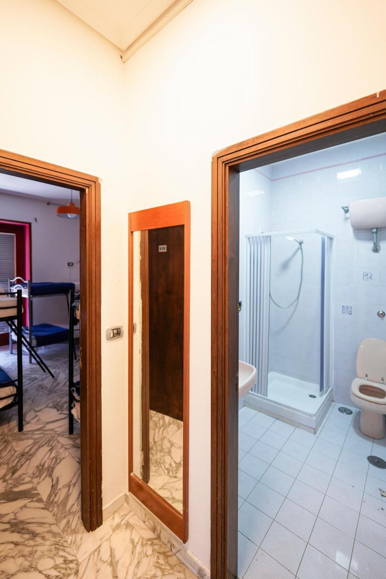 Hostel Mochileros - Age Limit 18-28 *