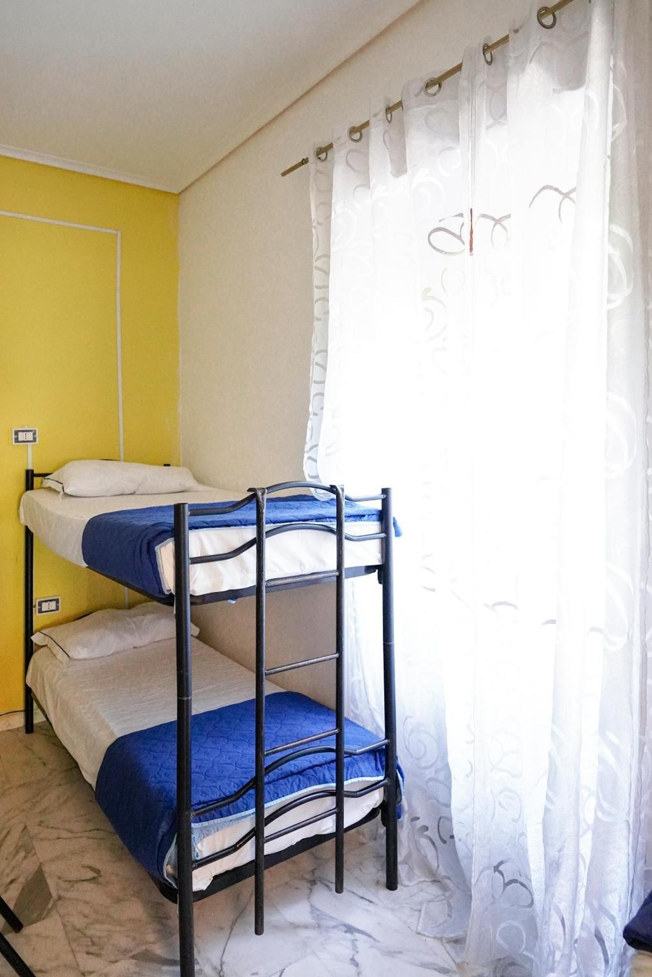 Hostel Mochileros - Age Limit 18-28 *