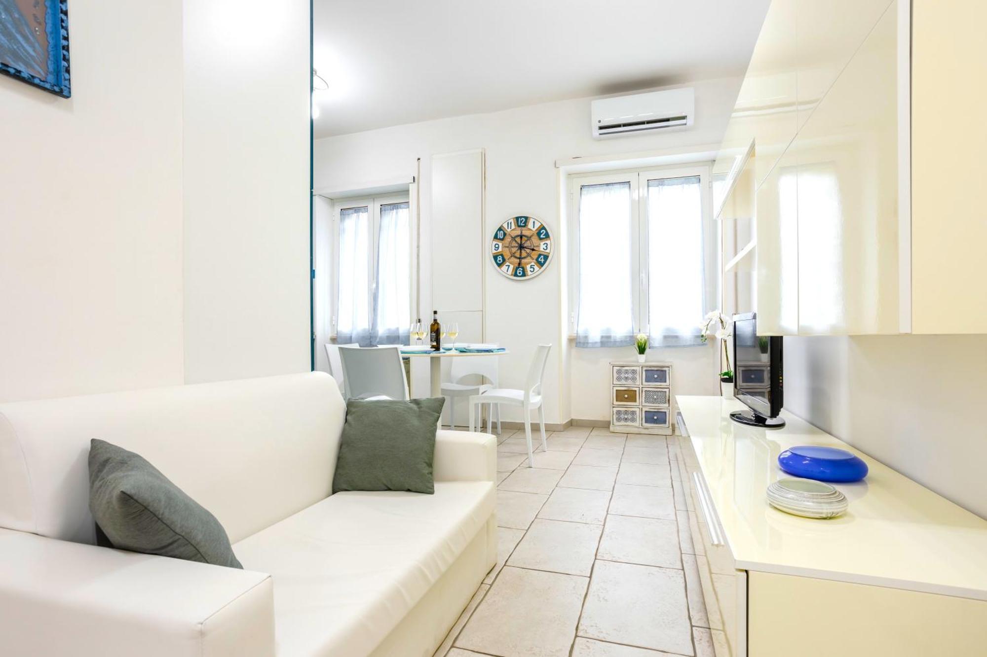 Hostly - Vittoria House - Near The Center With Private Parking
