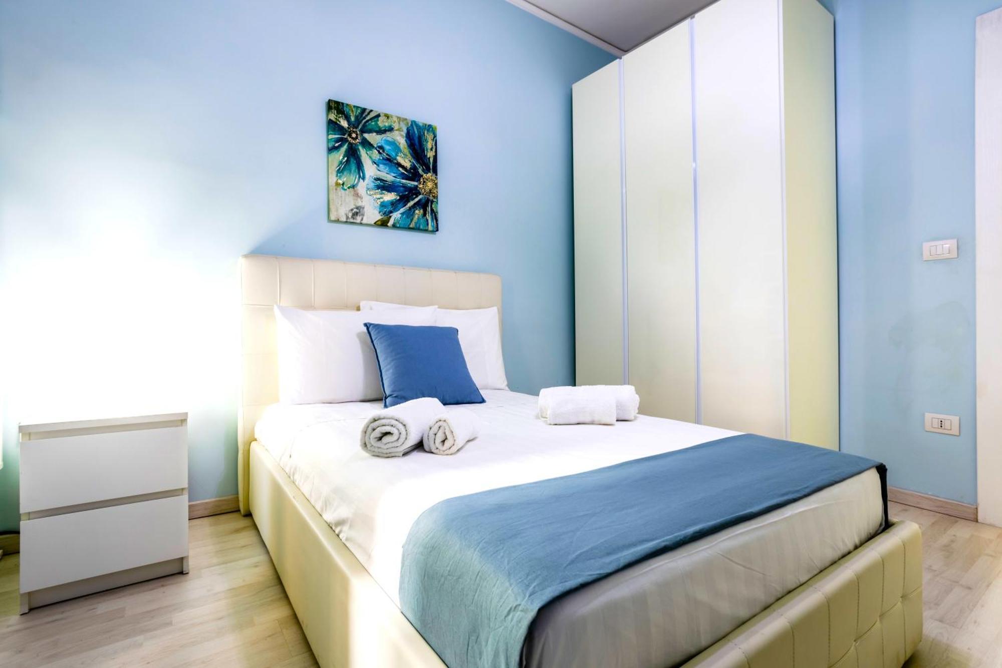 Hostly - Vittoria House - Near The Center With Private Parking Apartment *