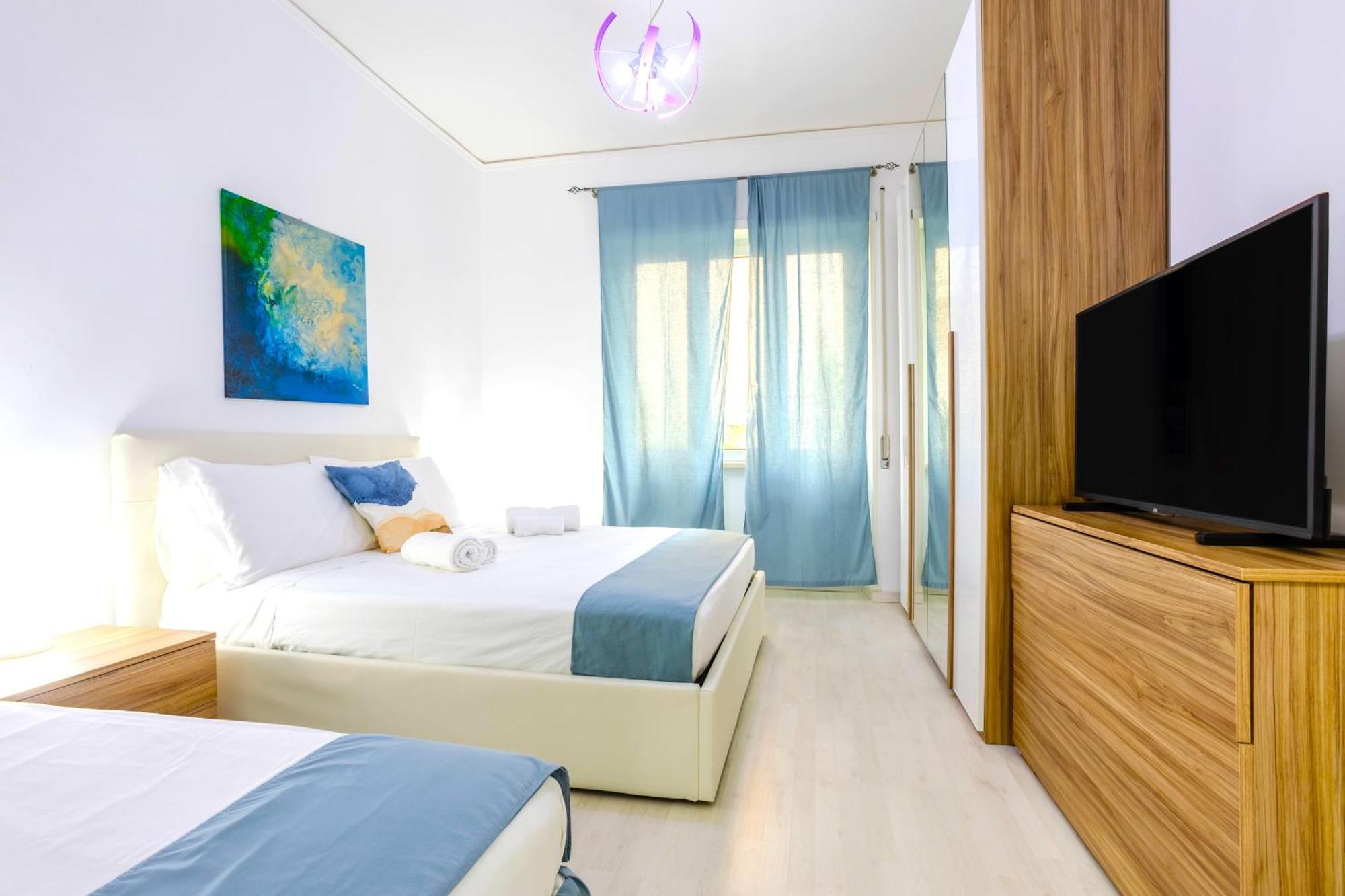 Hostly - Vittoria House - Near The Center With Private Parking * Naples