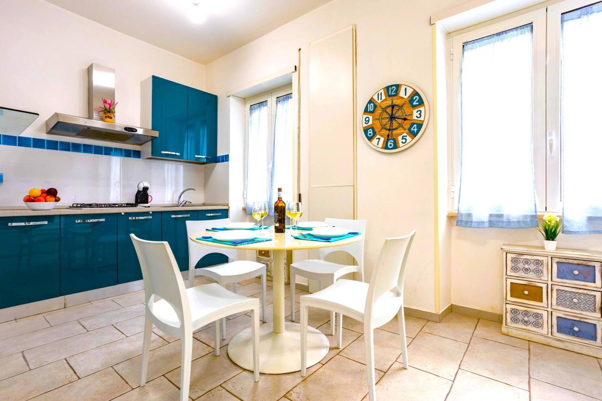 Apartment Hostly - Vittoria House - Near The Center With Private Parking Naples