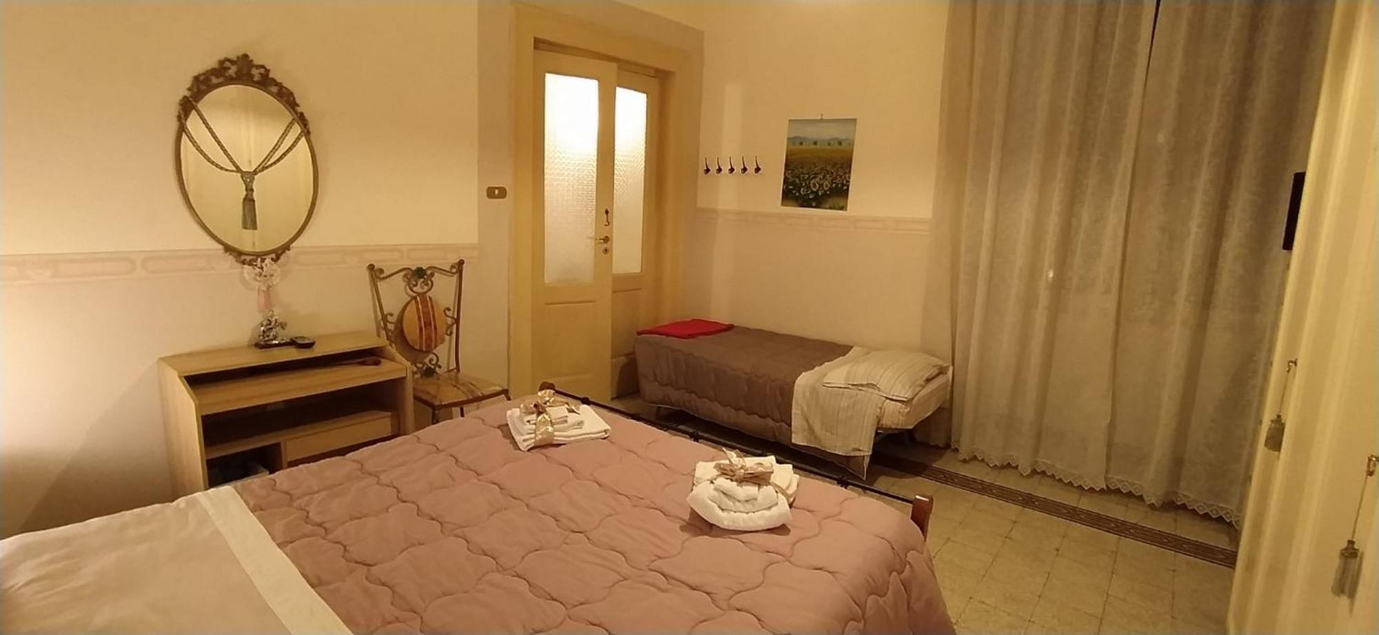 Casa Lillina A Toledo , Near Piazza Del Plebiscito Apartment Naples