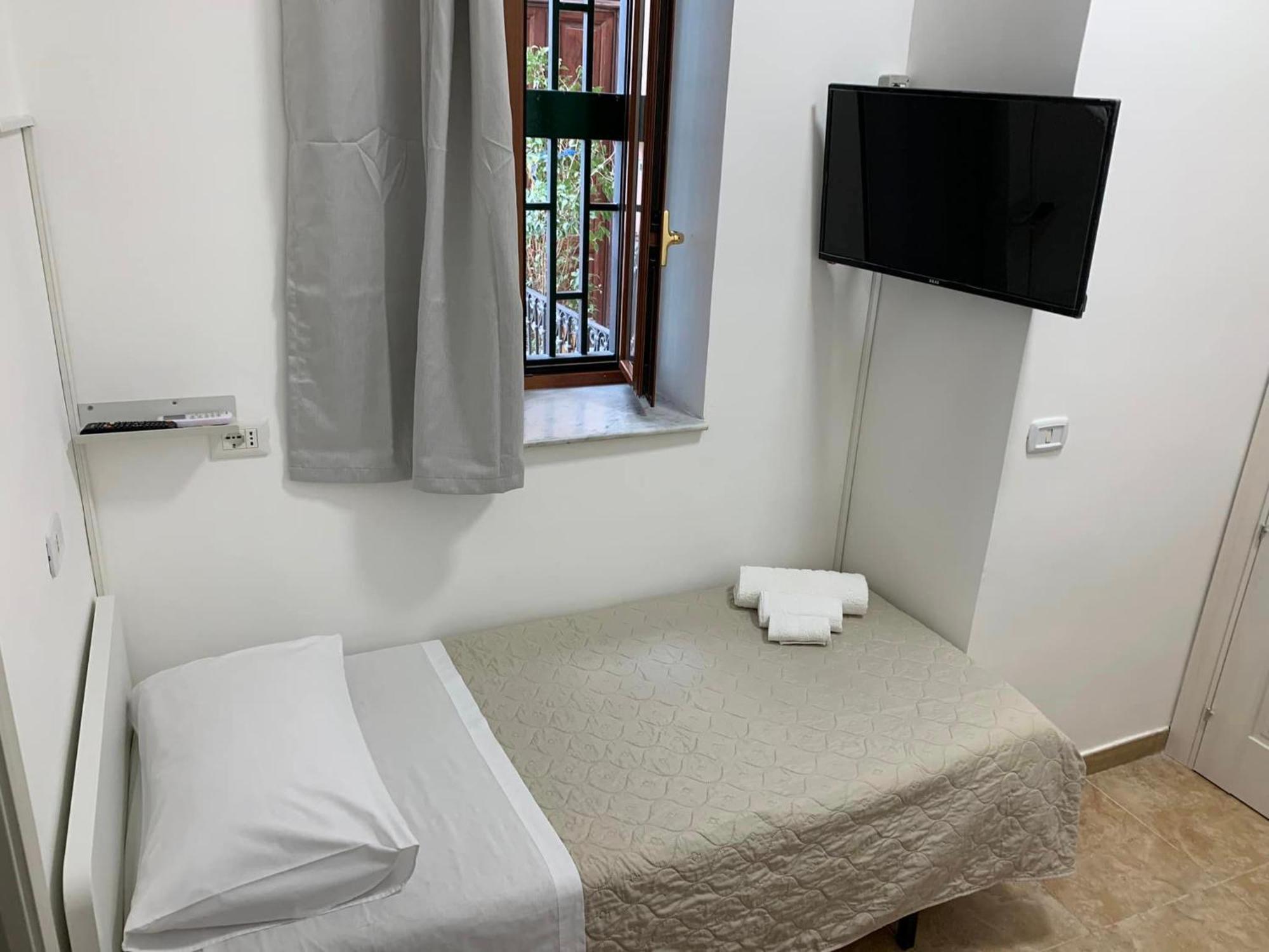 Guest house Miris Fast And Comfortable With Self Check In 8 Minutes Walk Near Airport Naples