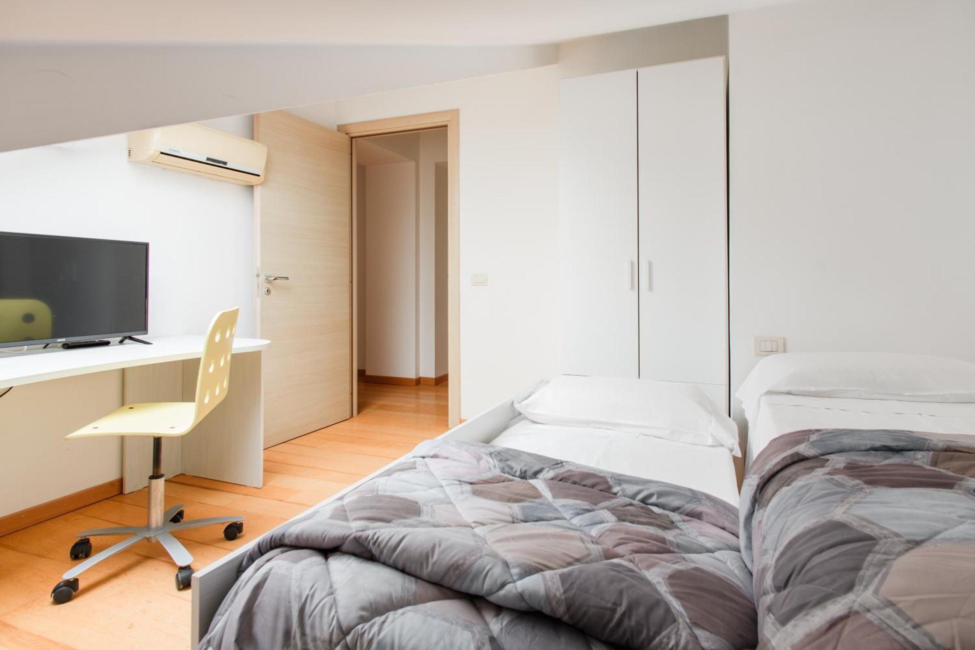 Apartment Napolidays Mansarda Garibaldi By Dimorra *