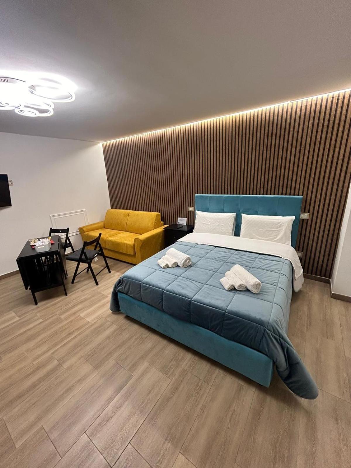 Brother's 50 Apartment Naples