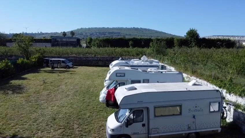 Sosta Camper E Roulott L'amour