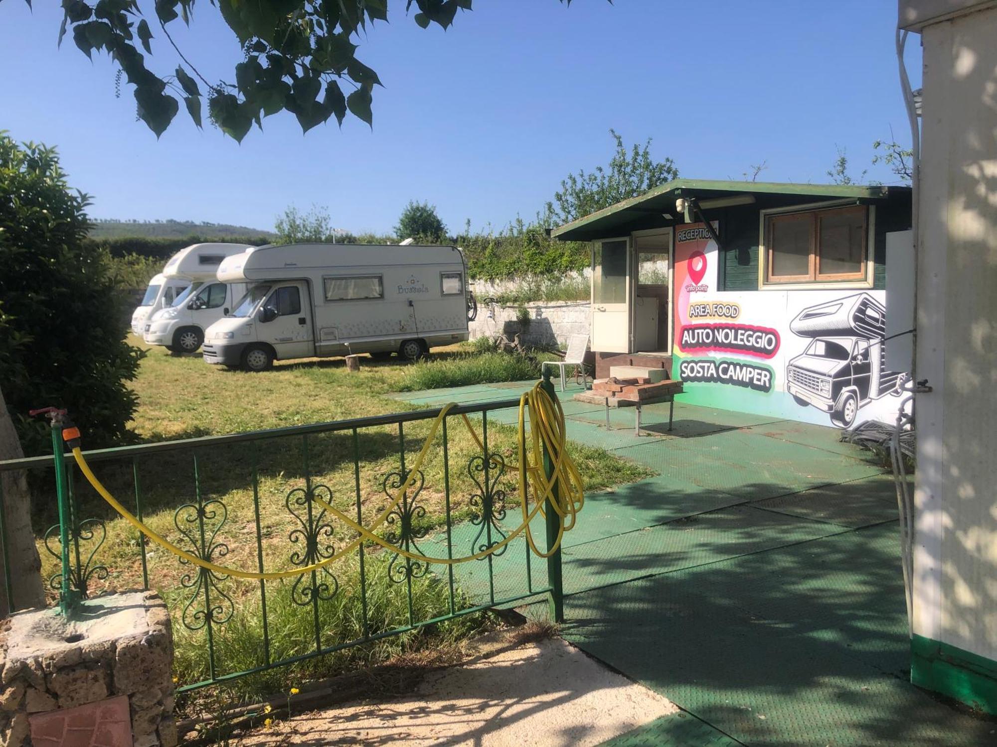Sosta Camper E Roulott L'amour Campsite