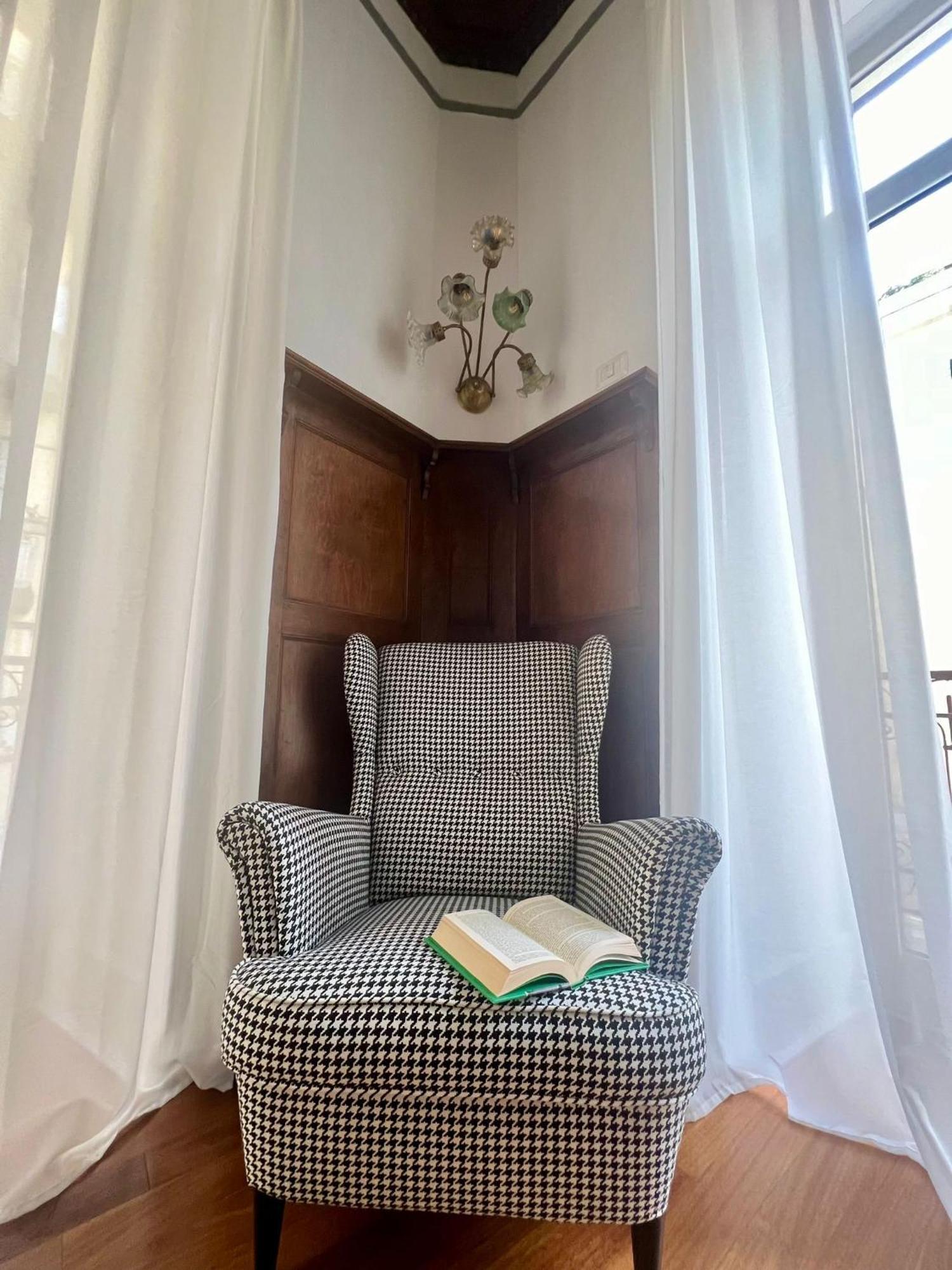 Elegant Vomero Hideaway - Family Friendly Apartment *