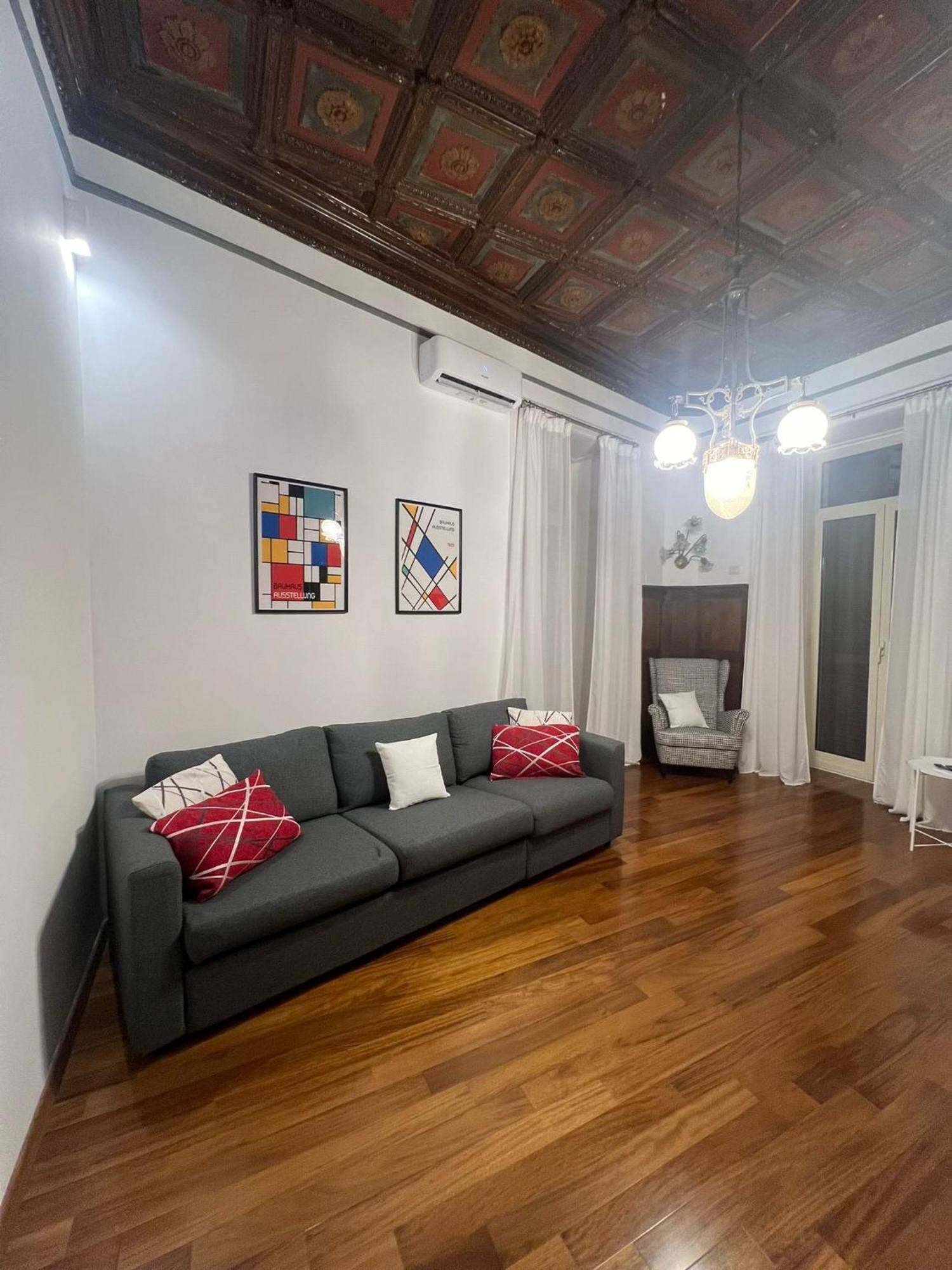 Elegant Vomero Hideaway - Family Friendly Naples