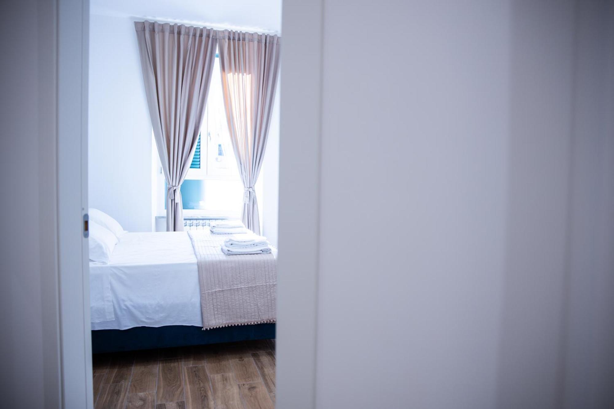 Bed & Breakfast Dimora Diaz Naples