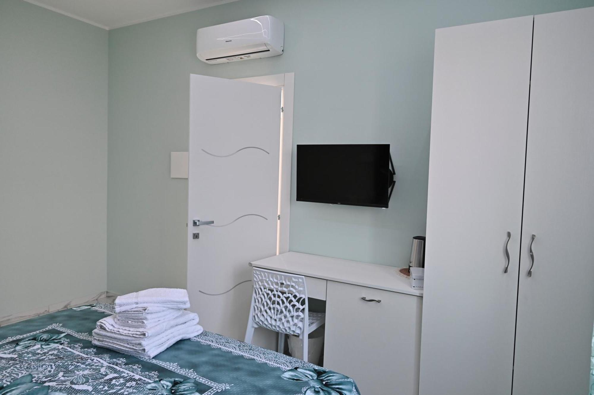 Bebsantaniellohouse1 Naples