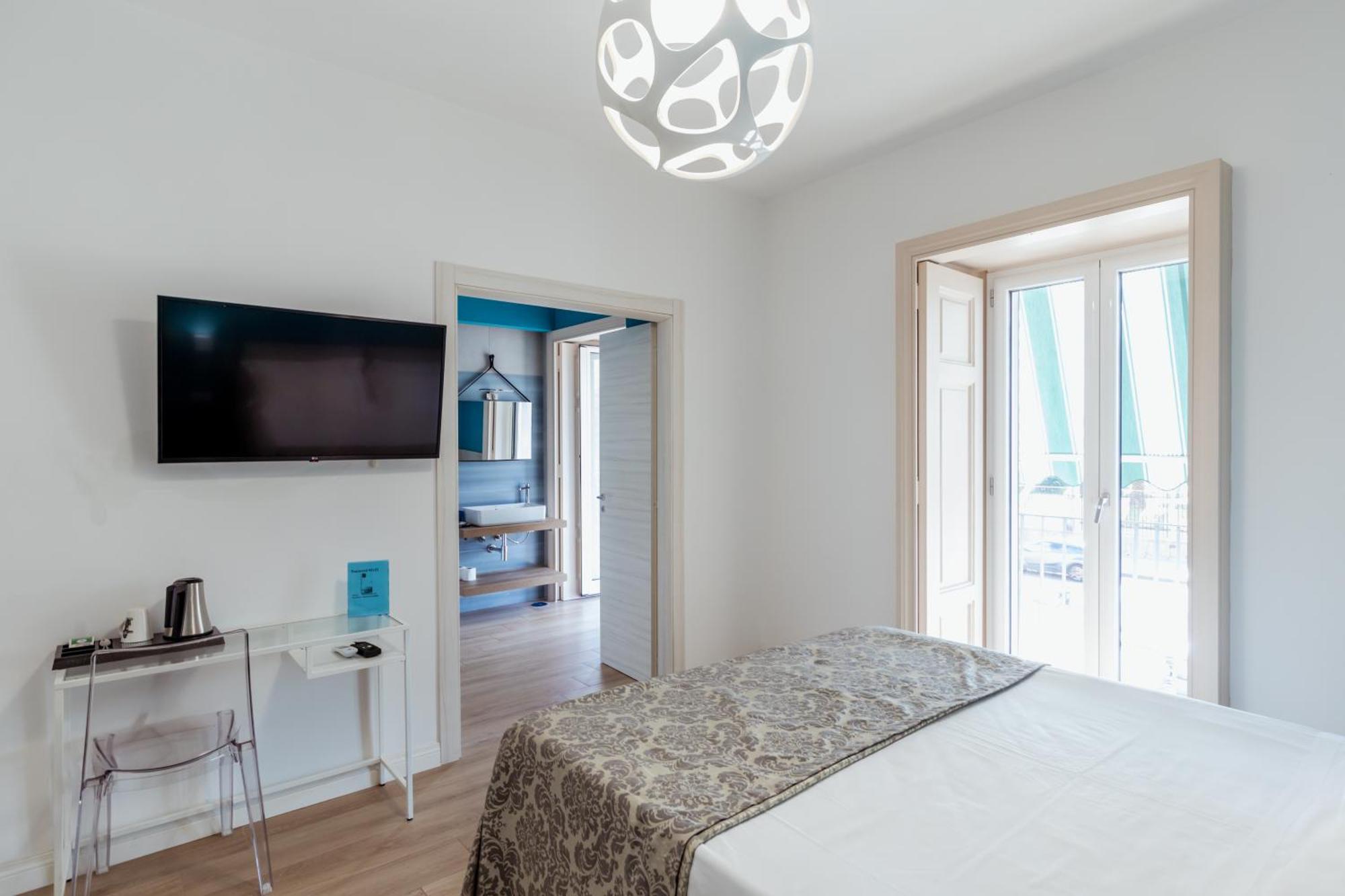 Riviera 84 Bed & Breakfast