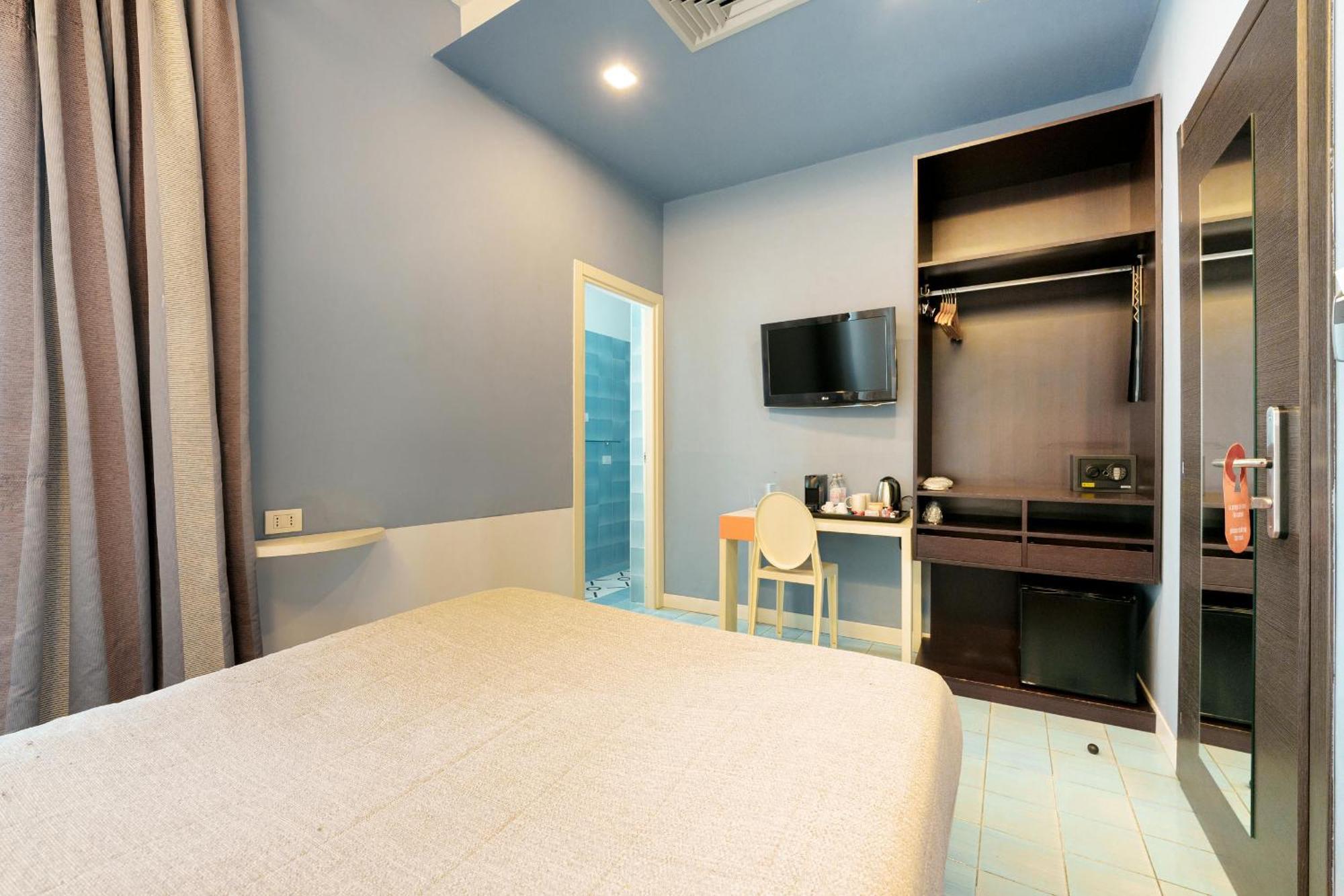 Bed & Breakfast Attico Partenopeo Naples