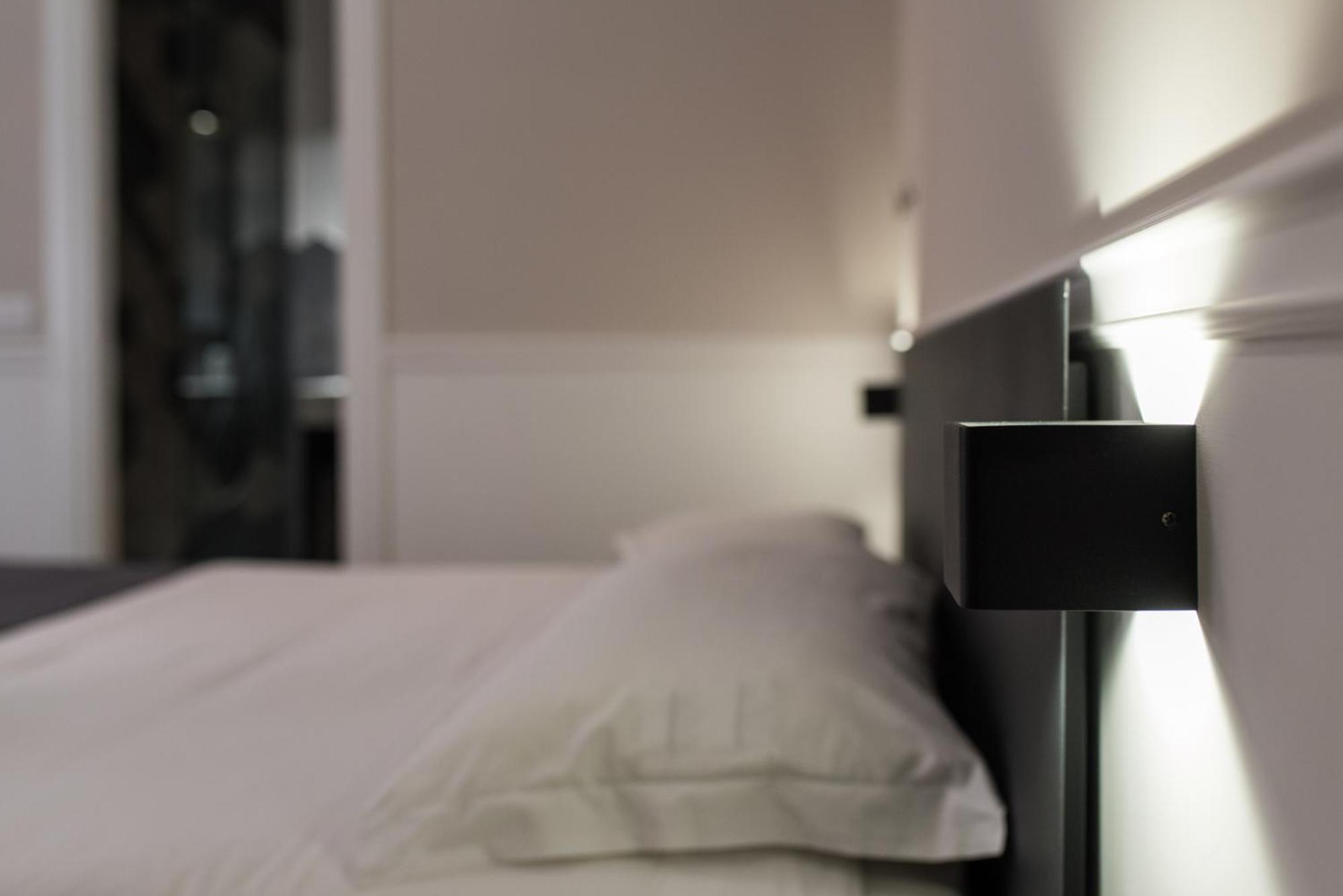 Five Boutique 2* Naples
