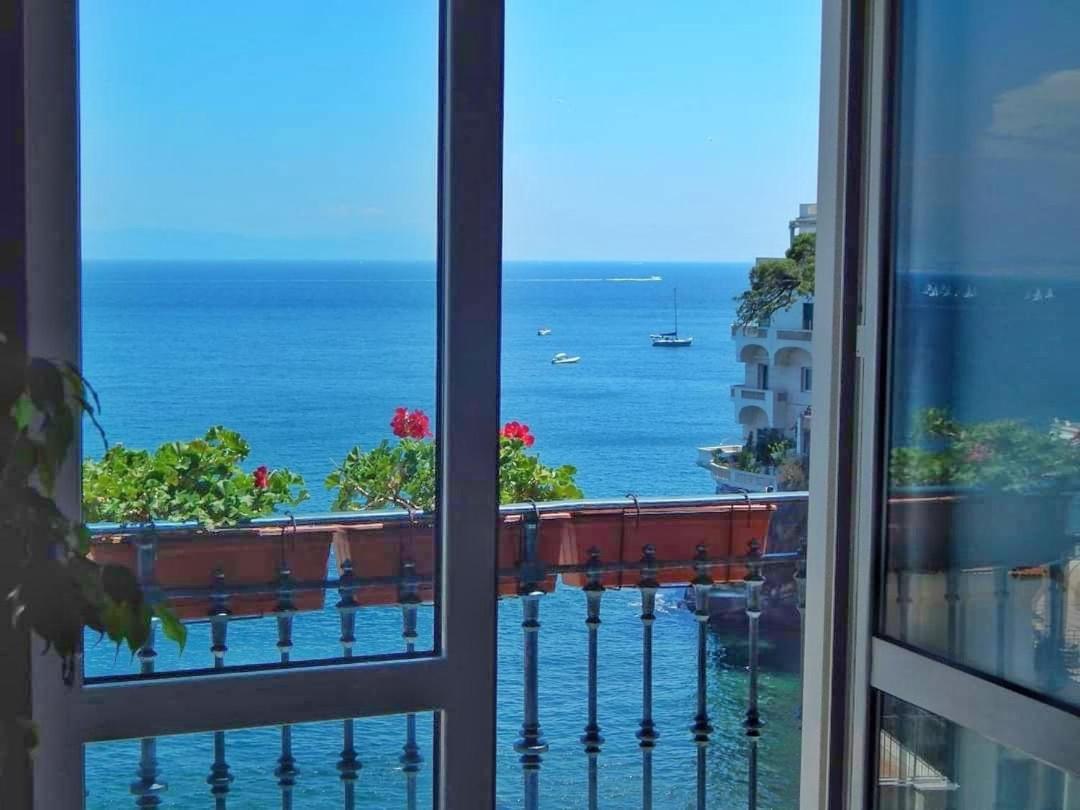 Apartment Casa Parthenope, A Window On The Sea Naples