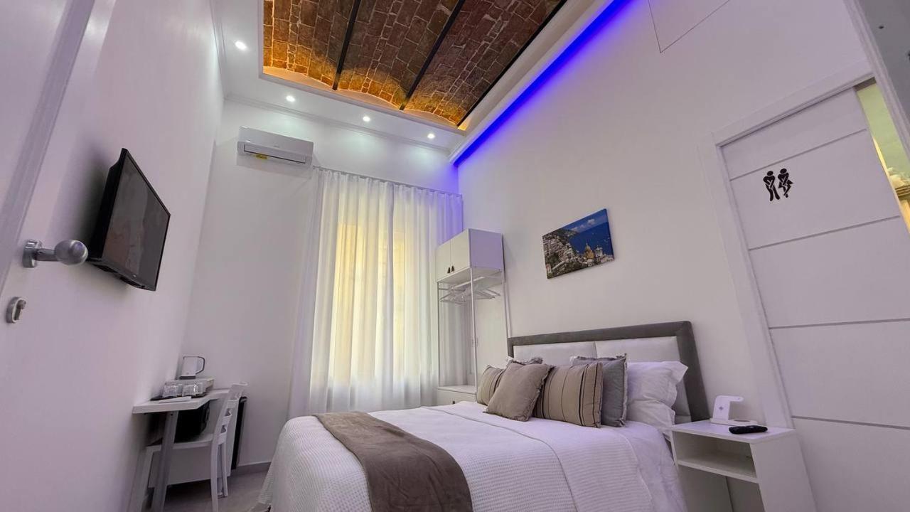 Hg White Guest house *