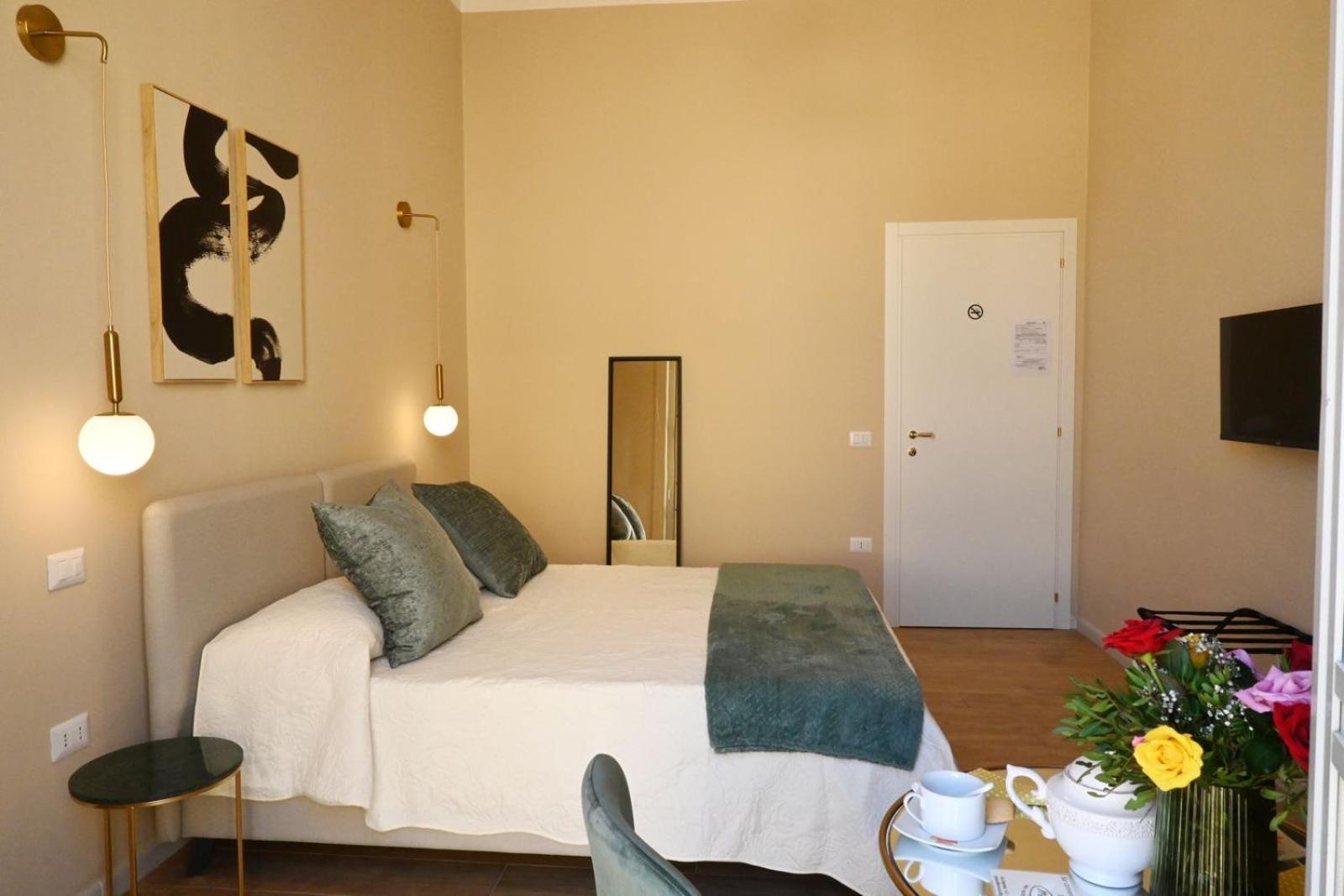 Ta-49 Bed E Breakfast Naples