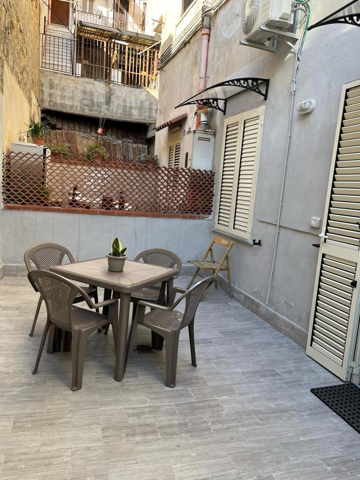 Aparthotel Gold House
