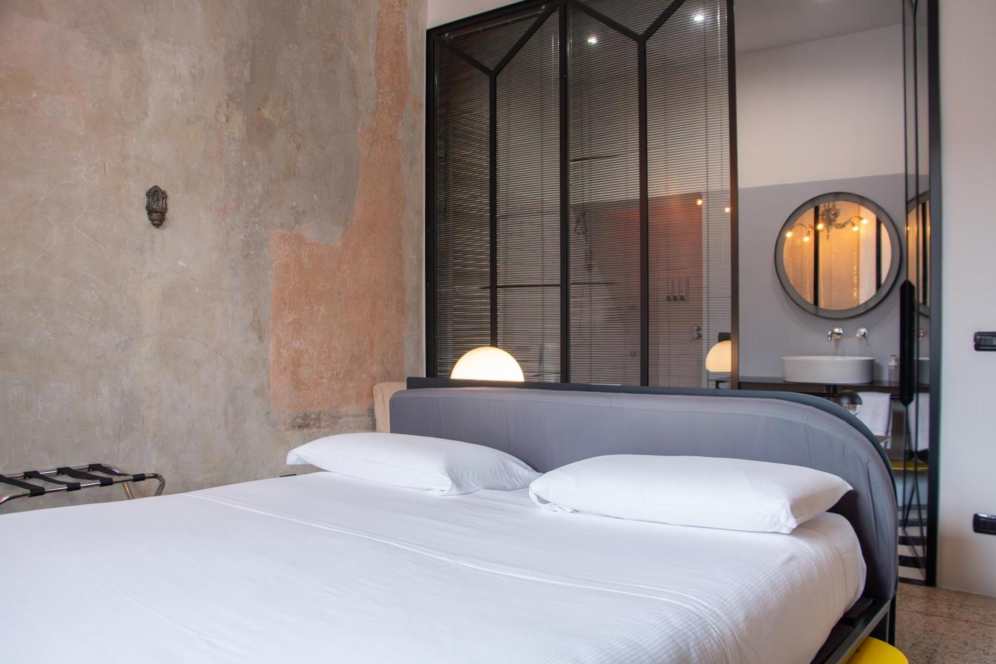 Tutt 'e Sant Luxury 2* Naples