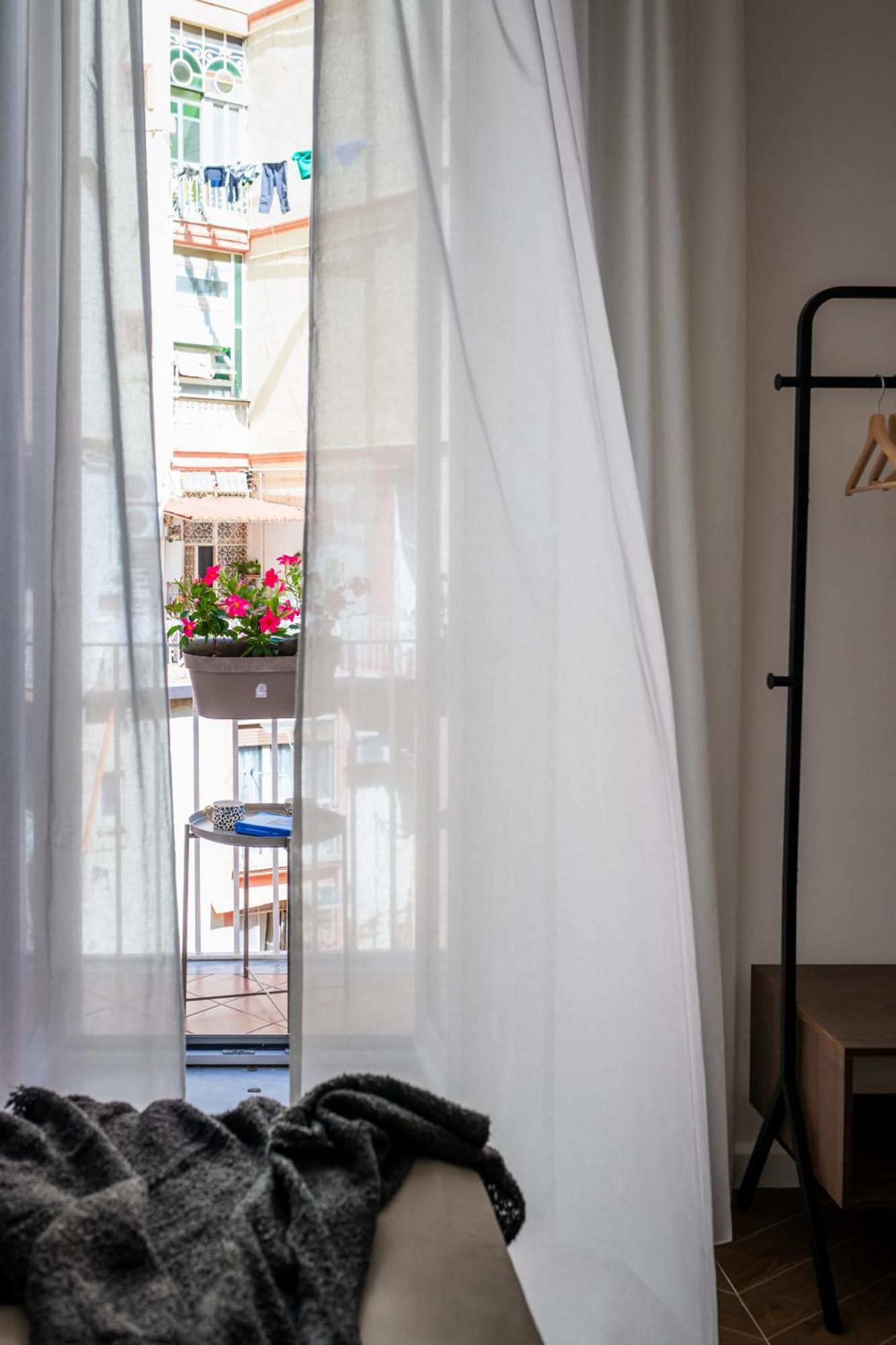 B1flat Mergellina - *