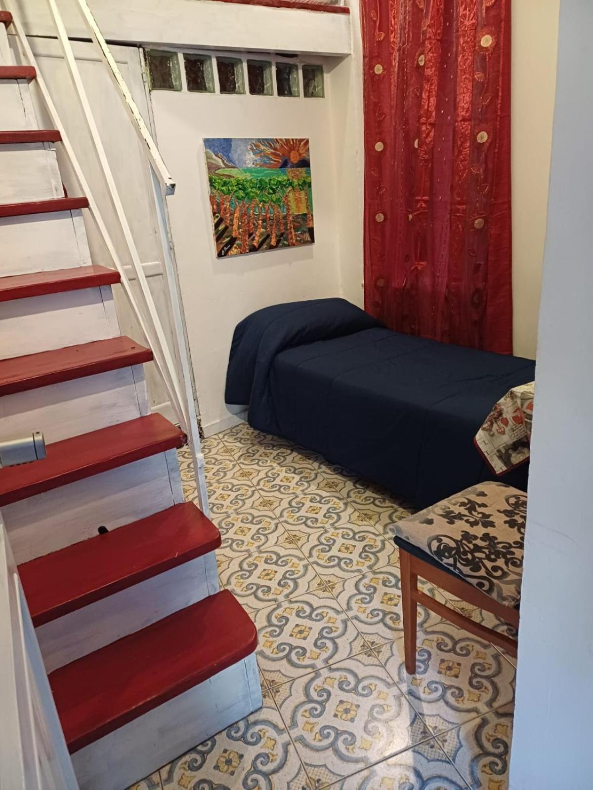 Goldencube Guest house *