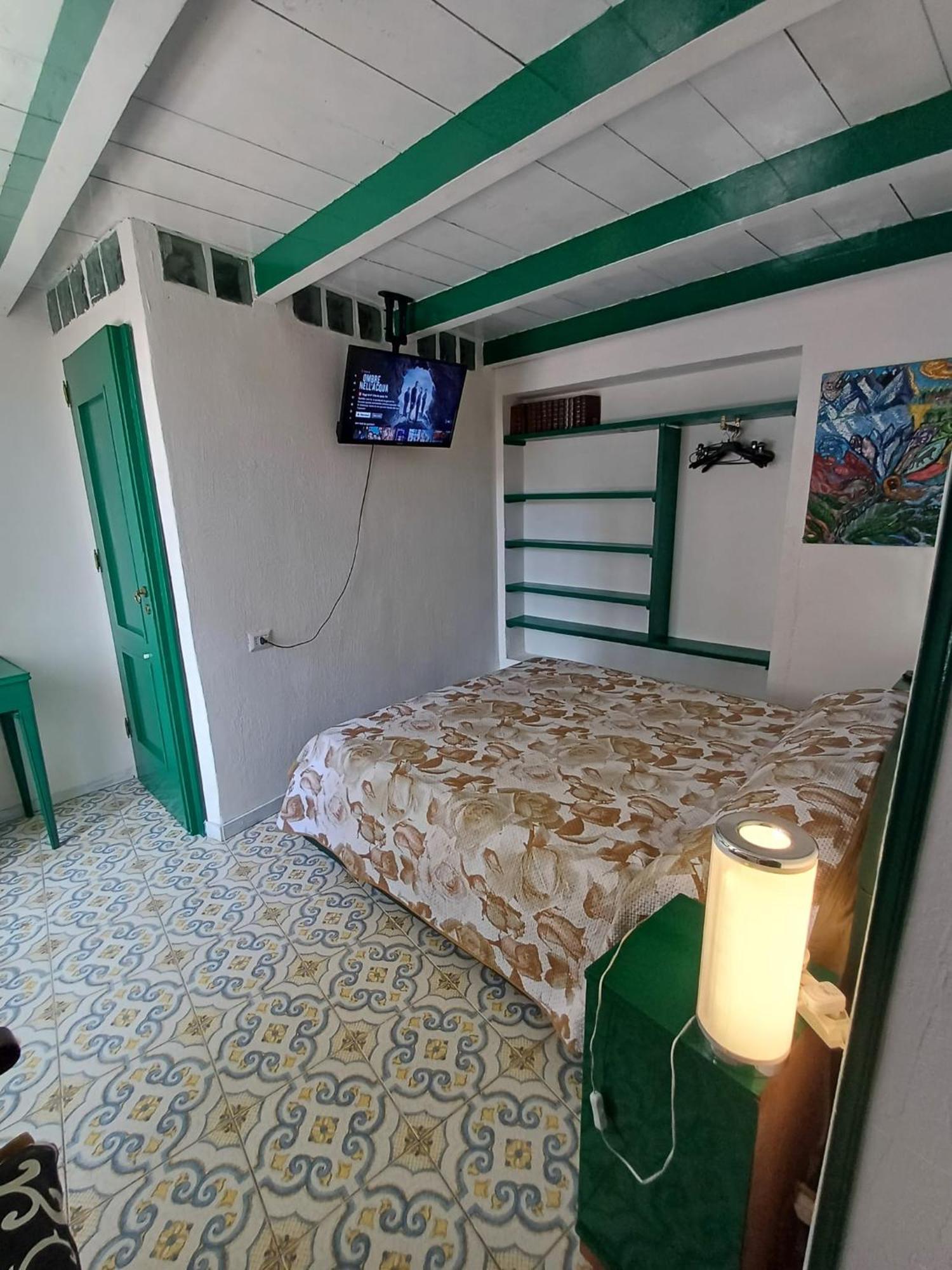 Goldencube Guest house *