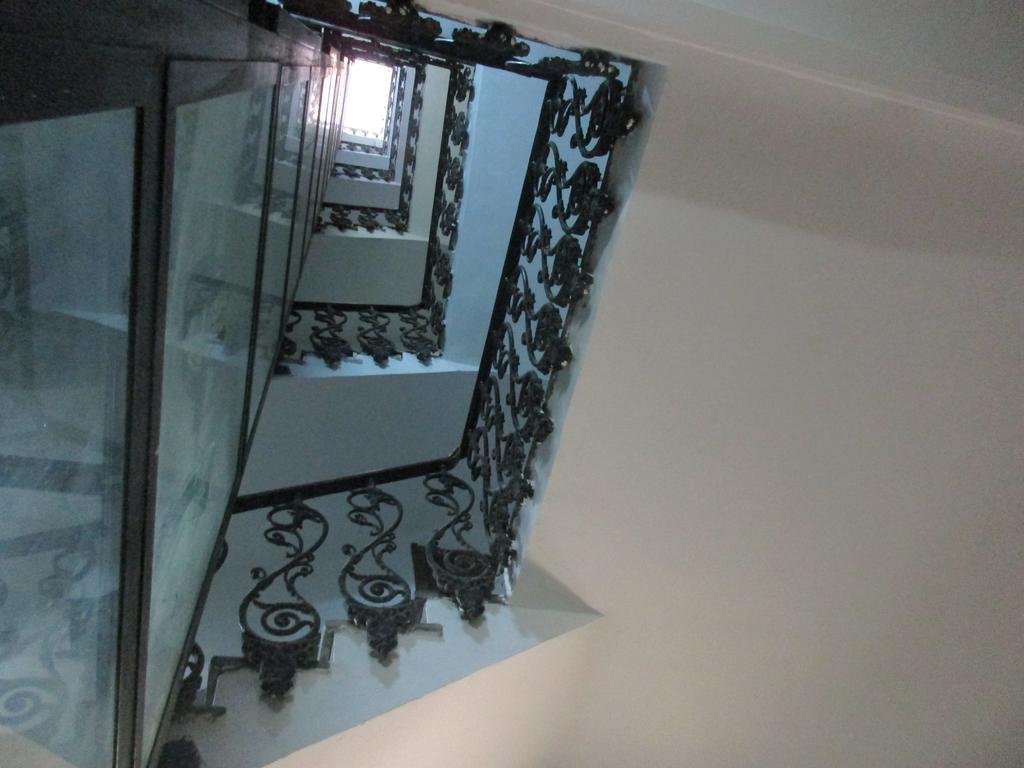 Nell'antico Palazzo Salsi Apartment *