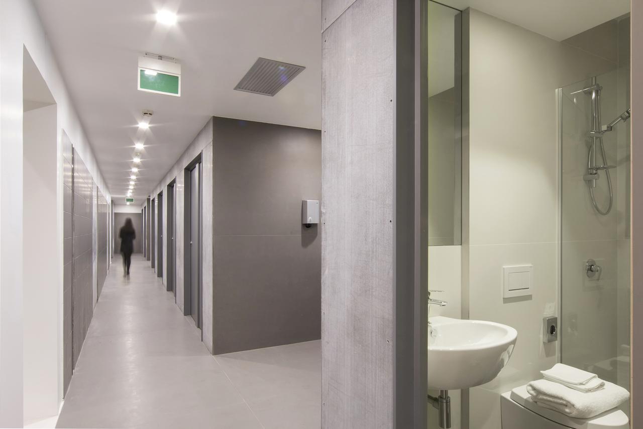 Bed & Boarding Capsule hotel
