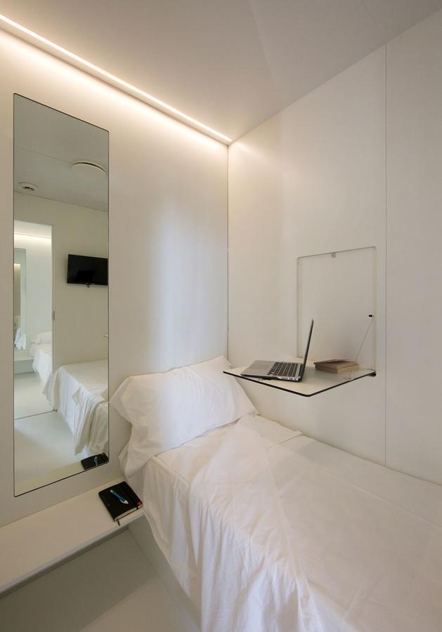 Bed & Boarding Capsule hotel