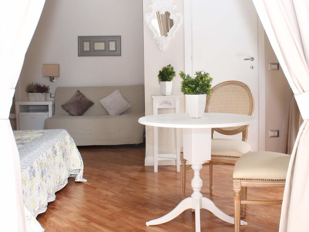 Grand Tour 4rooms Bed & Breakfast Naples