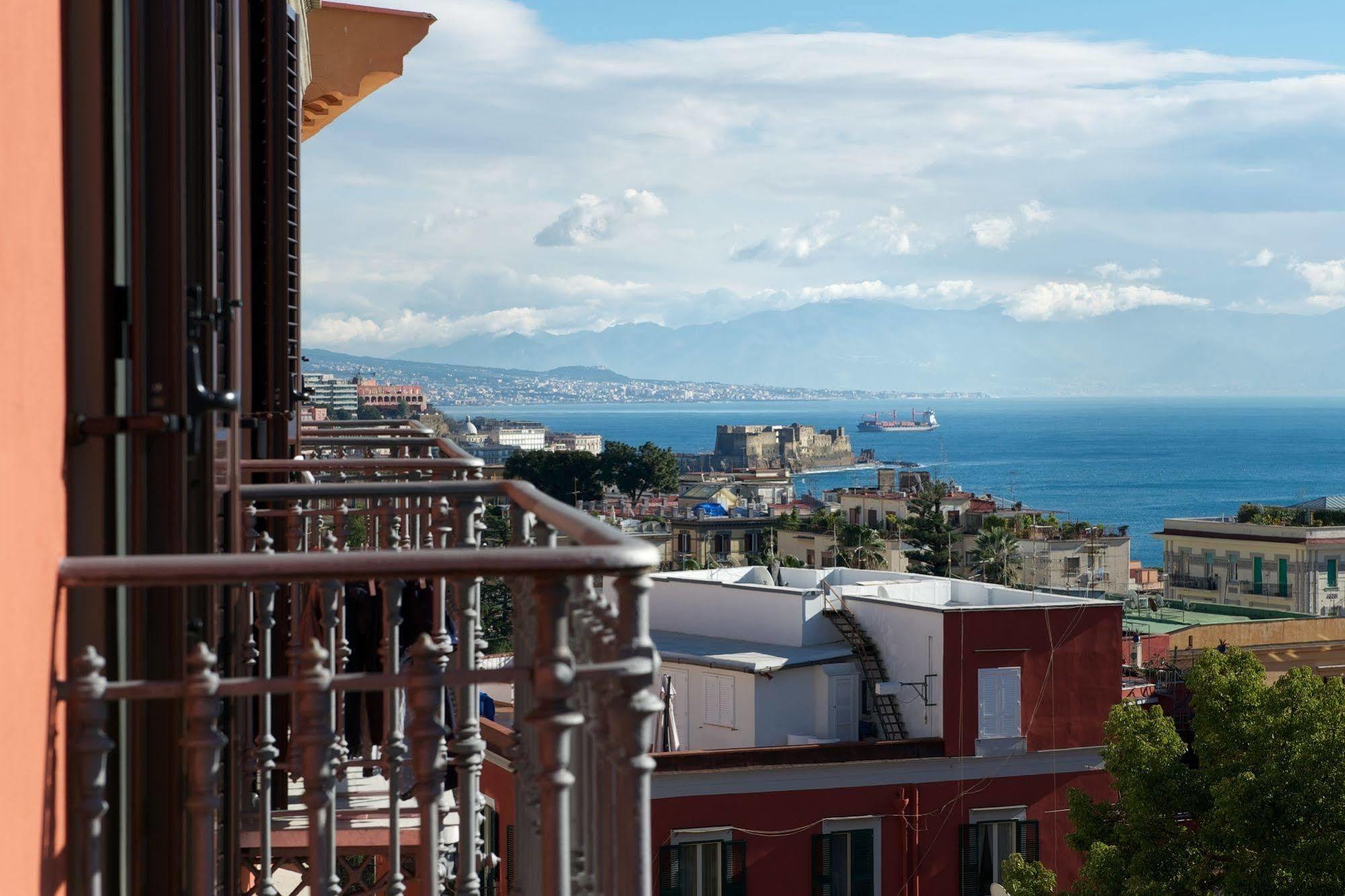 Napolicentro Mare - Sea View & Bed & Breakfast