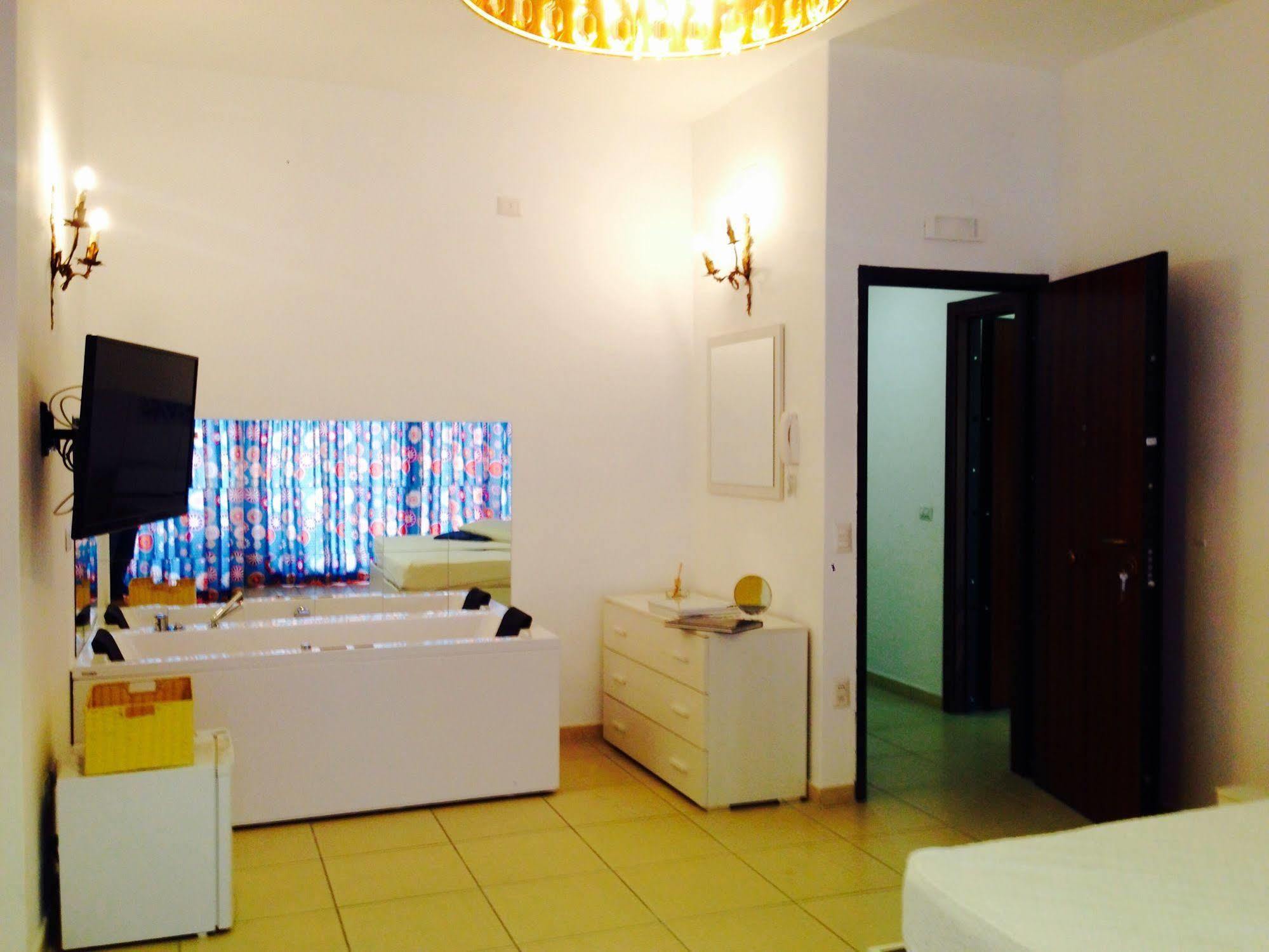 Marina Resart Rooms & Suite