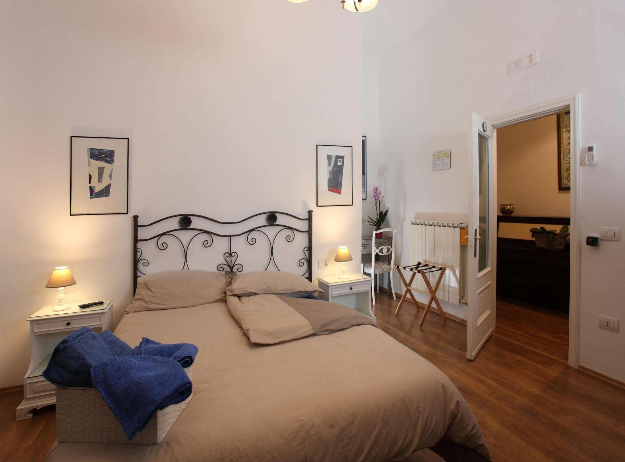 Bed & Breakfast Pietrasanta Lt *