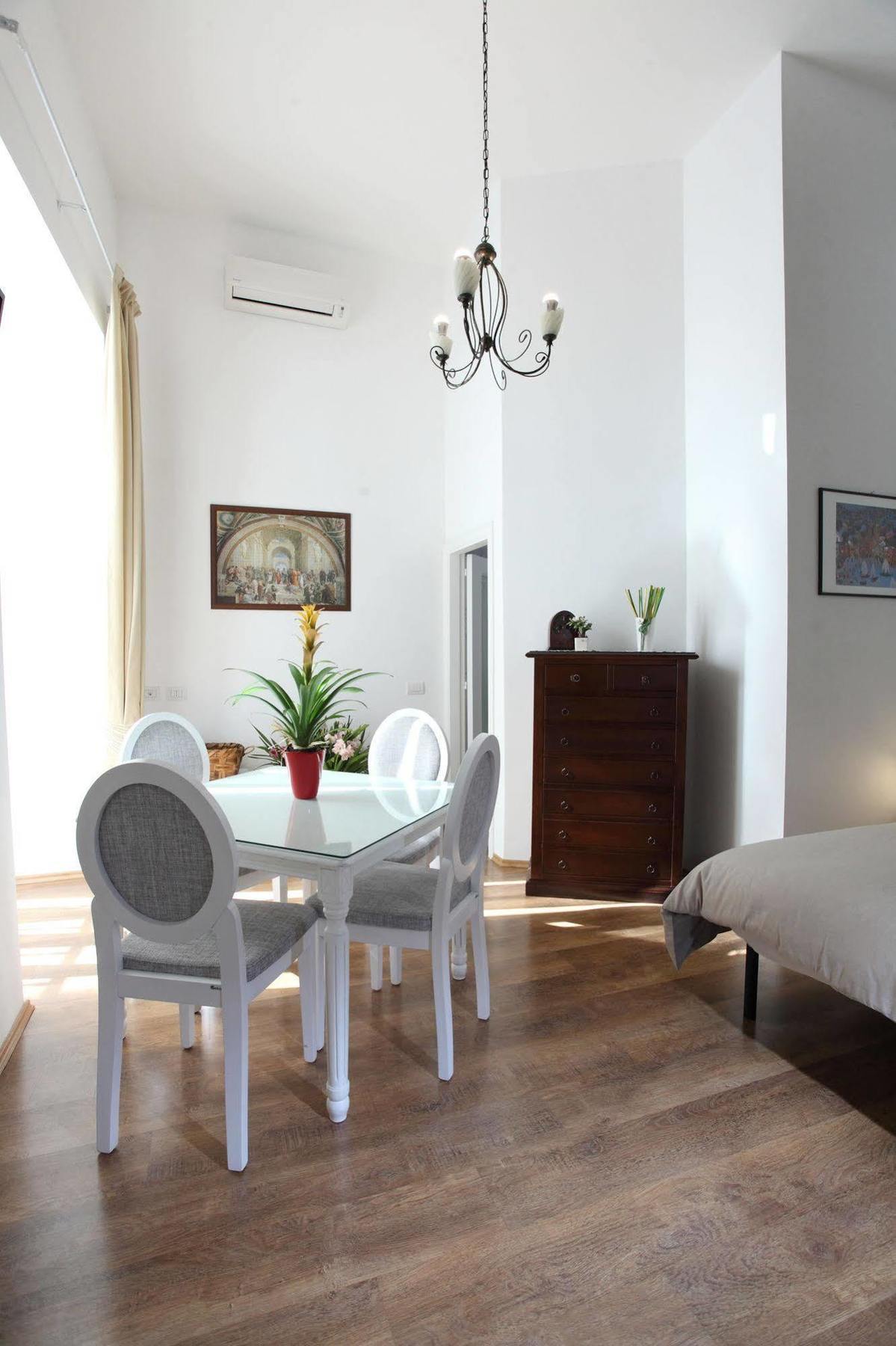 Pietrasanta Lt Bed & Breakfast