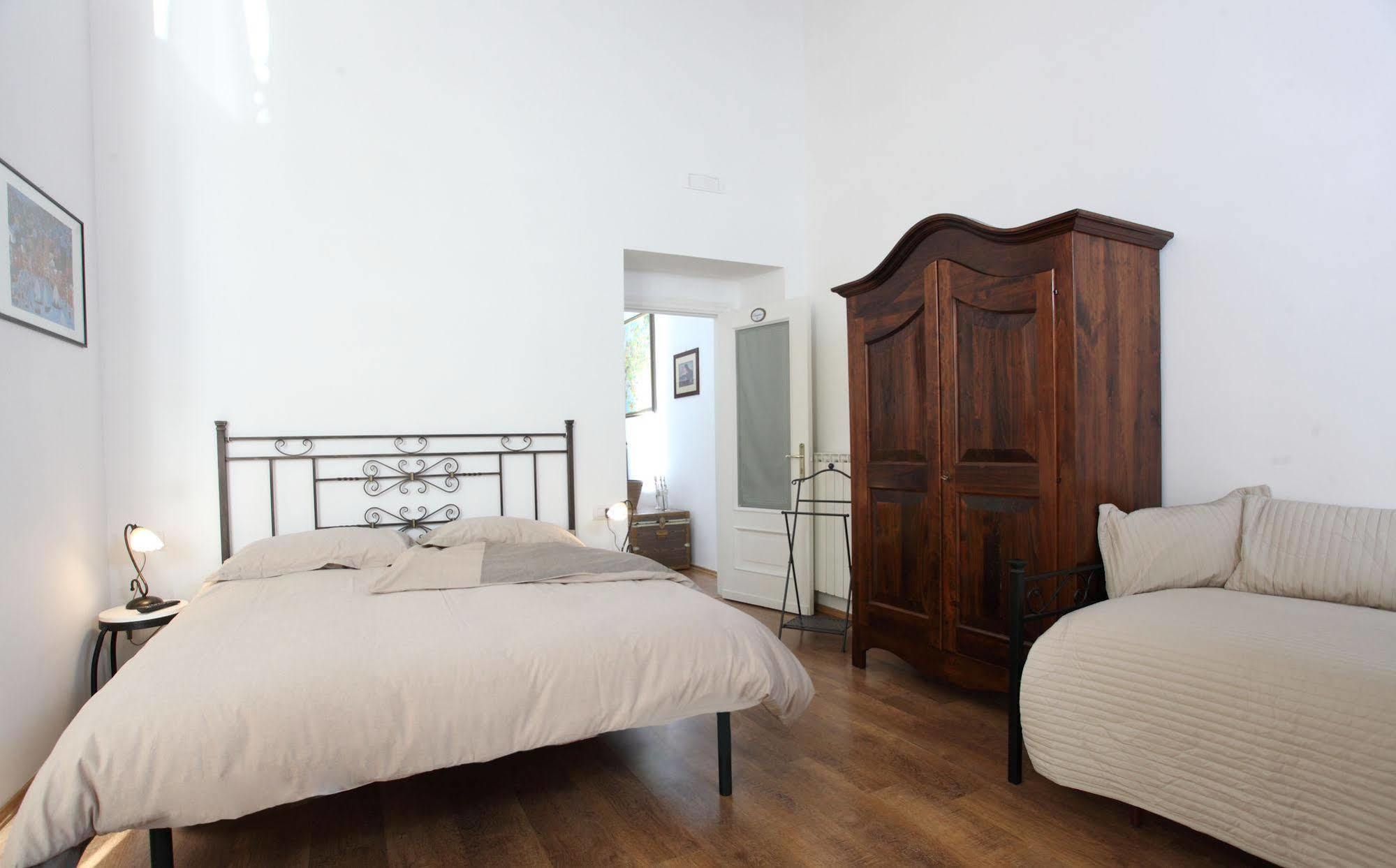 Pietrasanta Lt Bed & Breakfast *
