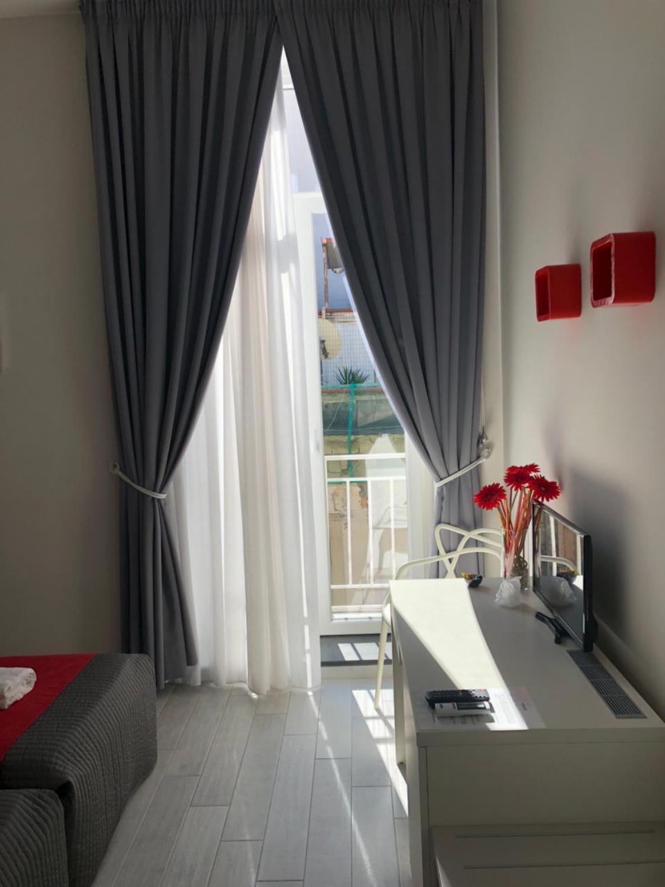 Chiaia 3* Naples