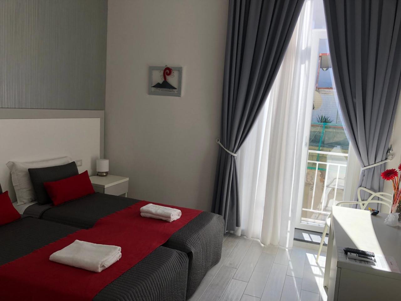 Chiaia 3* Naples