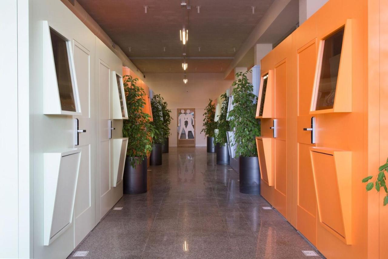 Bed & Boarding Capsule hotel