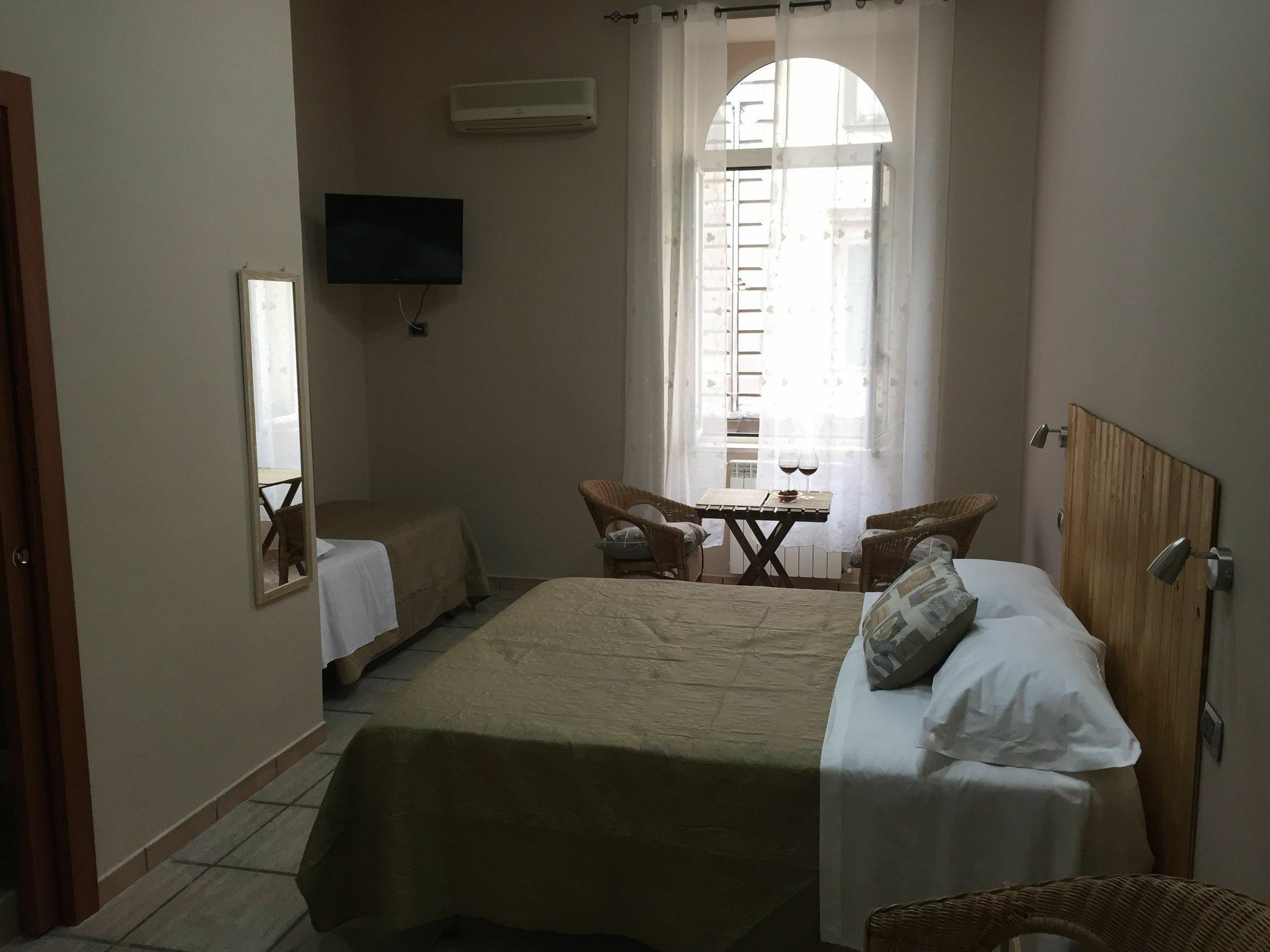 To Live Bed & Breakfast 2*