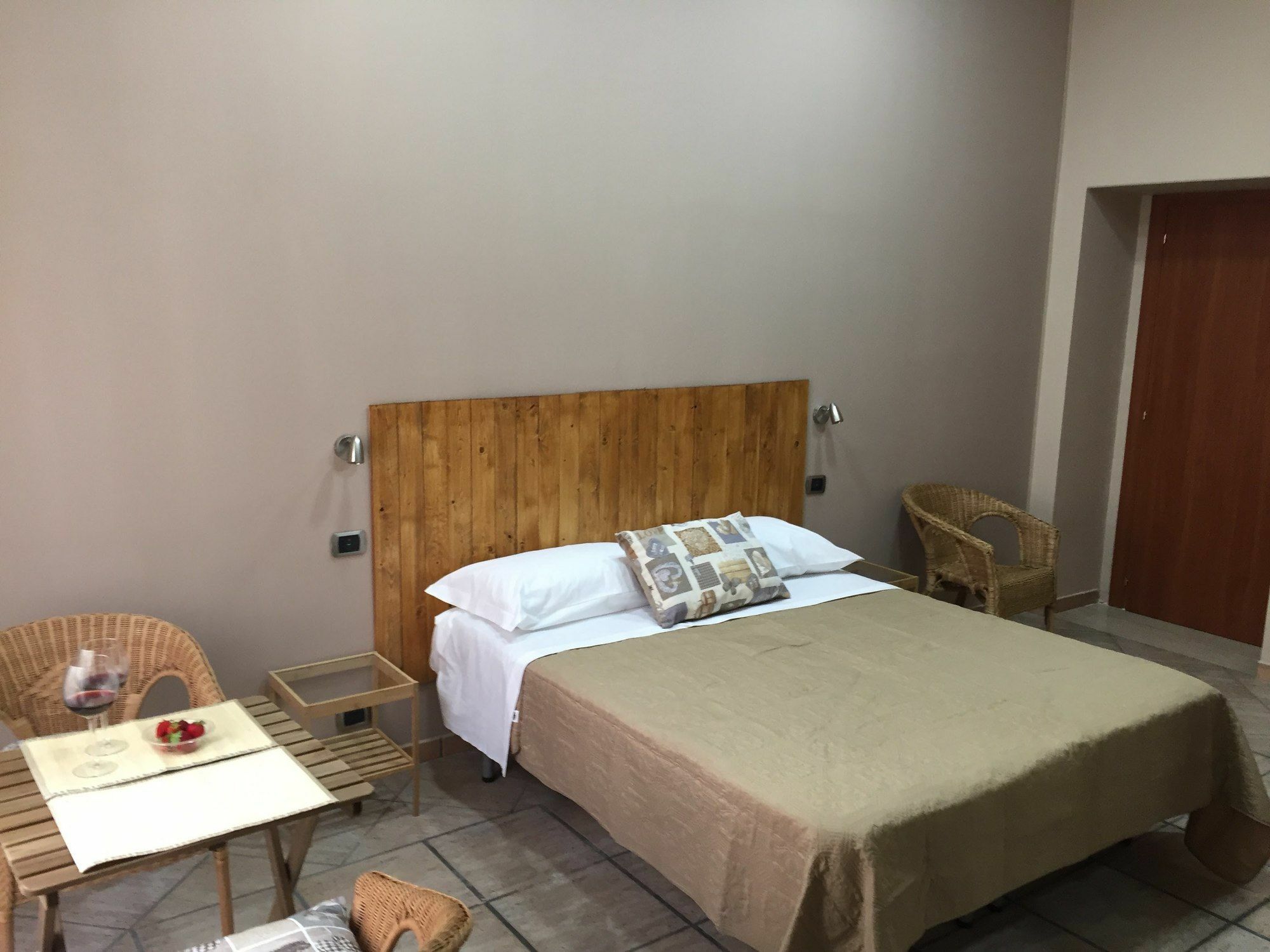 Bed & Breakfast To Live 2*